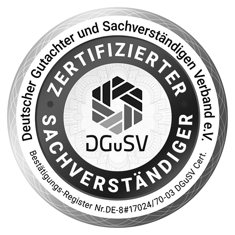 Seal of certification for "Zertifizierter Sachverständiger" with "Deutscher Gutachter und Sachverständigen Verband e.V." and "Bestätigungs-Register Nr.DE-8#17024/70-03 DGuSV Cert."