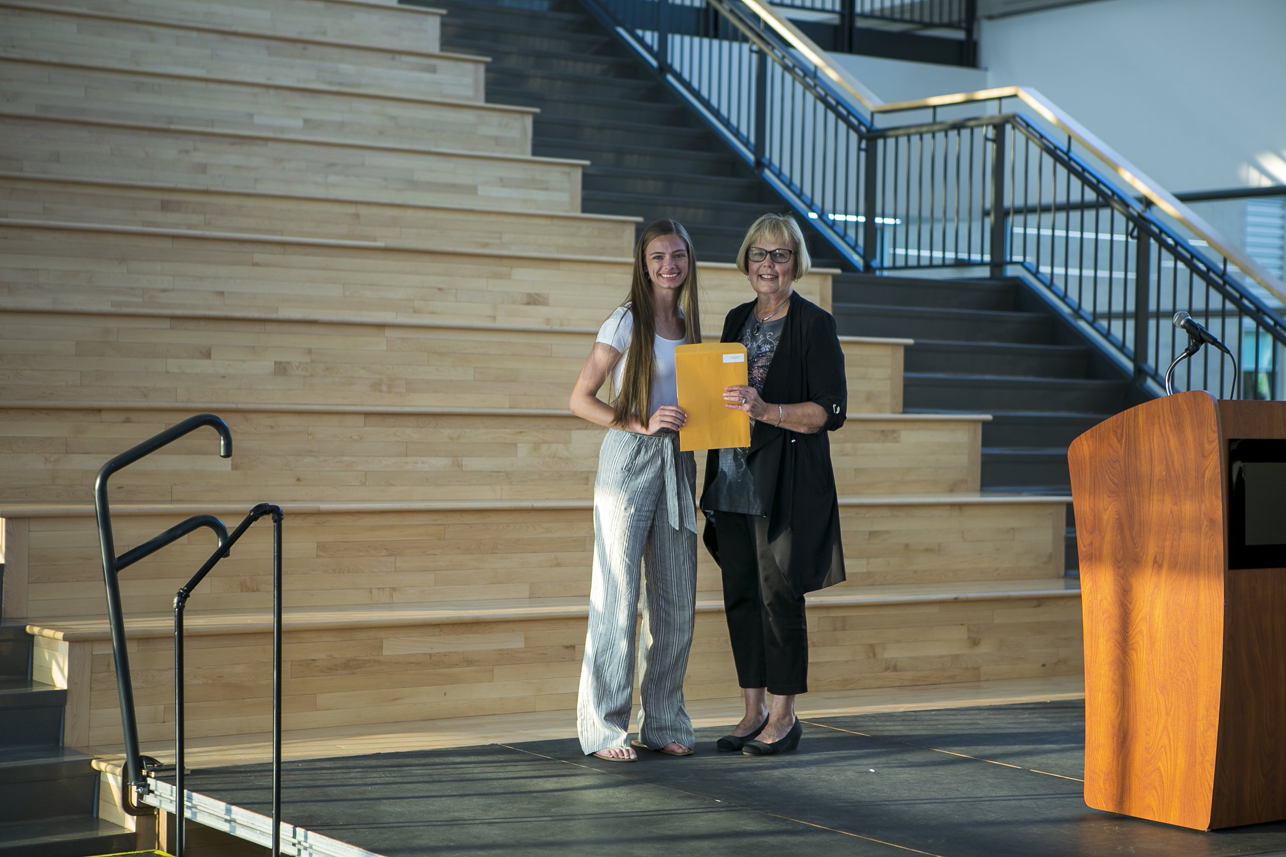 2022 WDHS Senior Awards20220511_6 (7).jpg