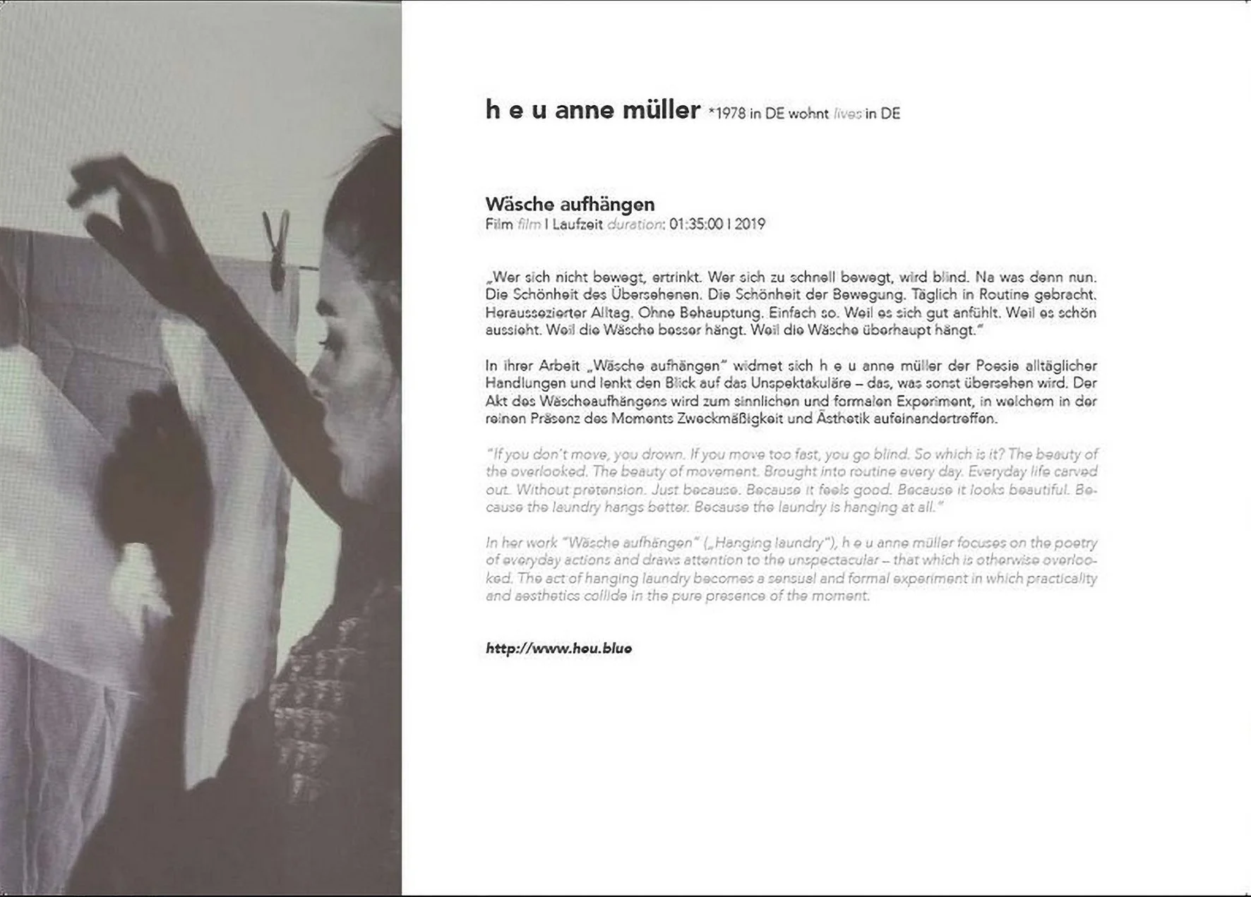 Aus dem aktuellen Katalog der OSTRALE Biennale - Ausstellung zeitgenössischer Künste, Dresden.
„Wäsche aufhängen“, Performance für Video, 1h35, 2019
"Wer sich nicht bewegt, ertrinkt. Wer sich zu schnell bew