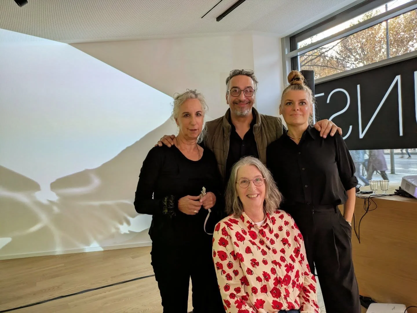 &hellip;ein intensives 4 h Konzert an einem besonderen Ort gestern im RAUM f&uuml;r KUNST mitten im Gesch&auml;ftstrubel in Aachen. Und Lebensmenschen, mit denen ich seit vielen Jahren laufe. Habe mich sehr wohl gef&uuml;hlt, zu spielen.

Henrietta W