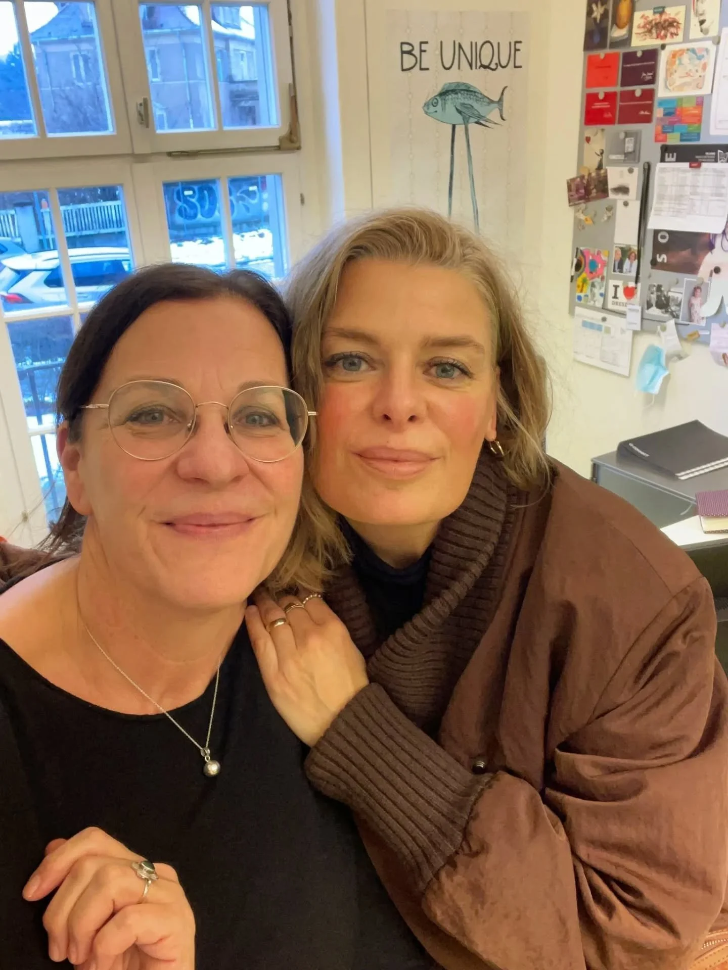 Warmes Wiedersehen mit Eileen,&nbsp; Kanzlerin der Palucca Hochschule f&uuml;r Tanz in Dresden und Autorin. Wir haben &uuml;ber die Jahre schon Einiges miteinander veranstaltet, more to come :-) 🍒🫜

@paluccahochschulefuertanz