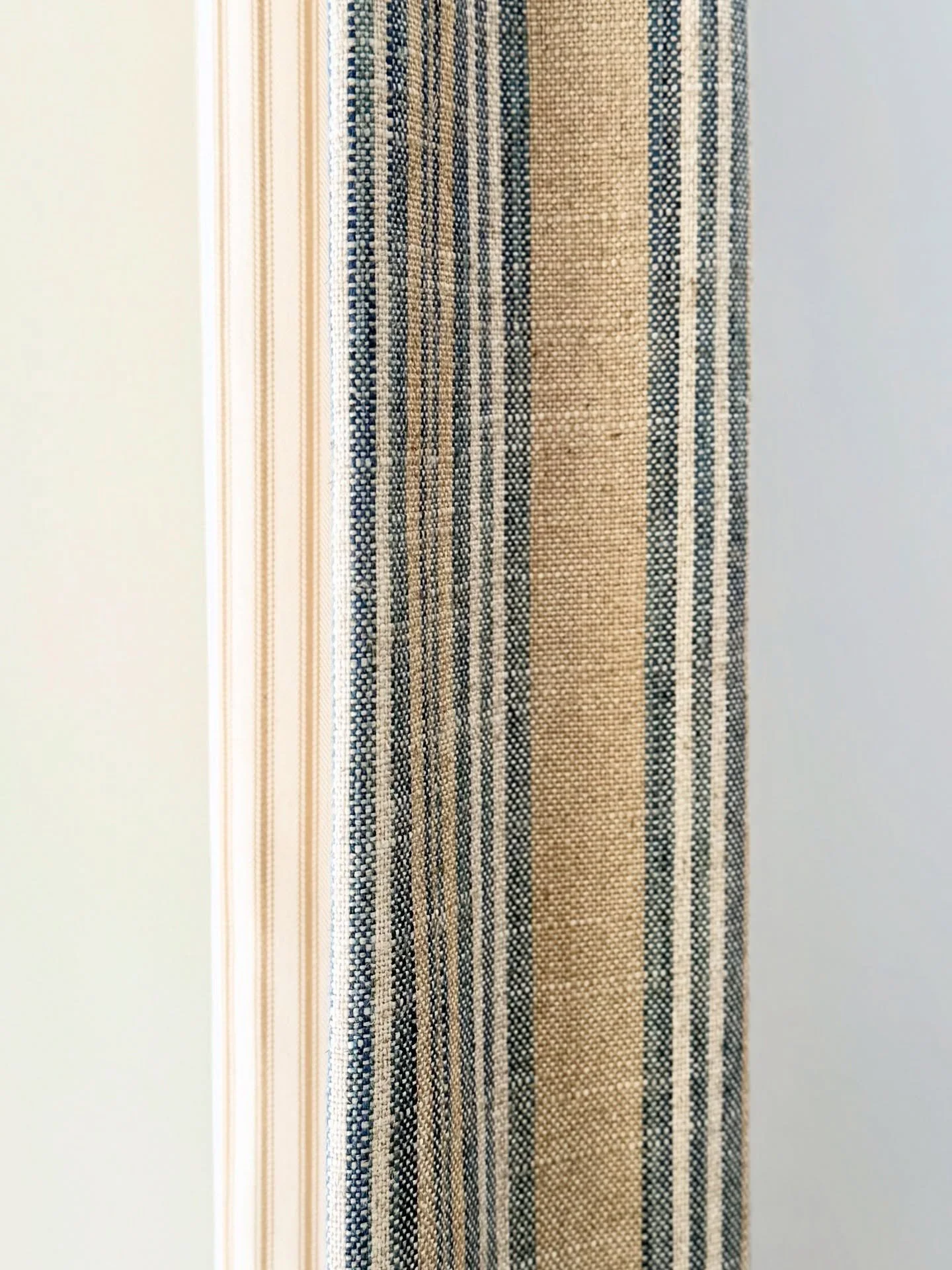 A gorgeous finish for our client&rsquo;s new kitchen, with our bespoke hand interlined, double pleat headed curtains in @ian_mankin Jura Stripe and Ticking lining 🪡🧵🌾

Track is a sleek @cameron_fuller_limited System 30 in Chalk, understated and ef