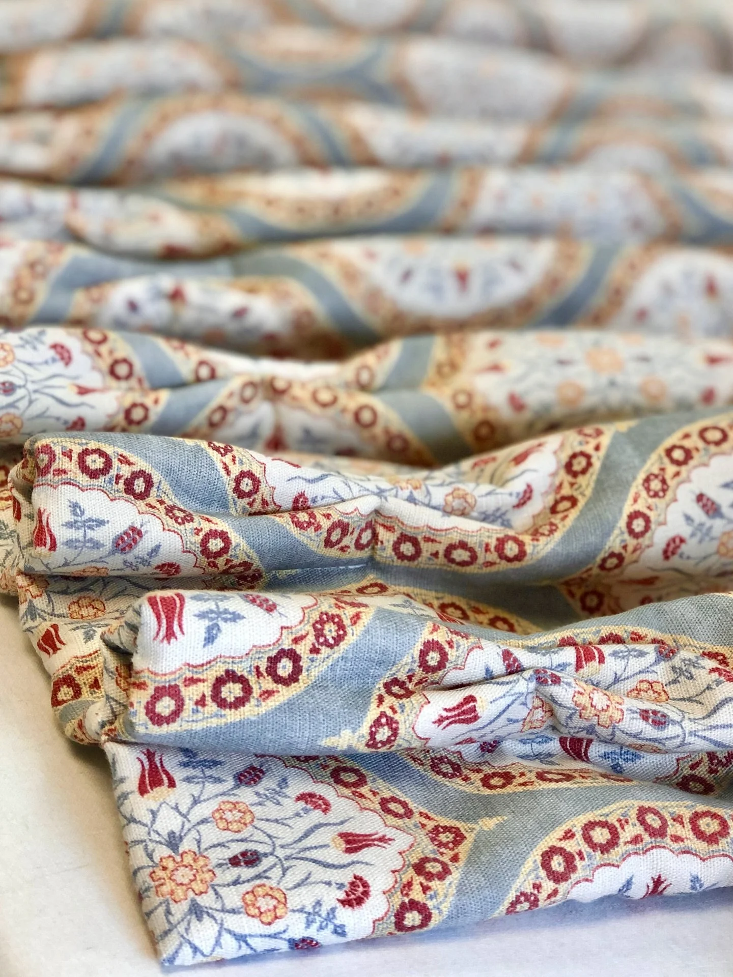 A relaxed triple pleat in stunning Marmara by @nicholasherbertltd 🪬🪡

&lsquo;A luxurious design depicting contemporary style Ottoman medallions radiates an exotic feel&hellip; preserving the authentic character of the original document which dates 