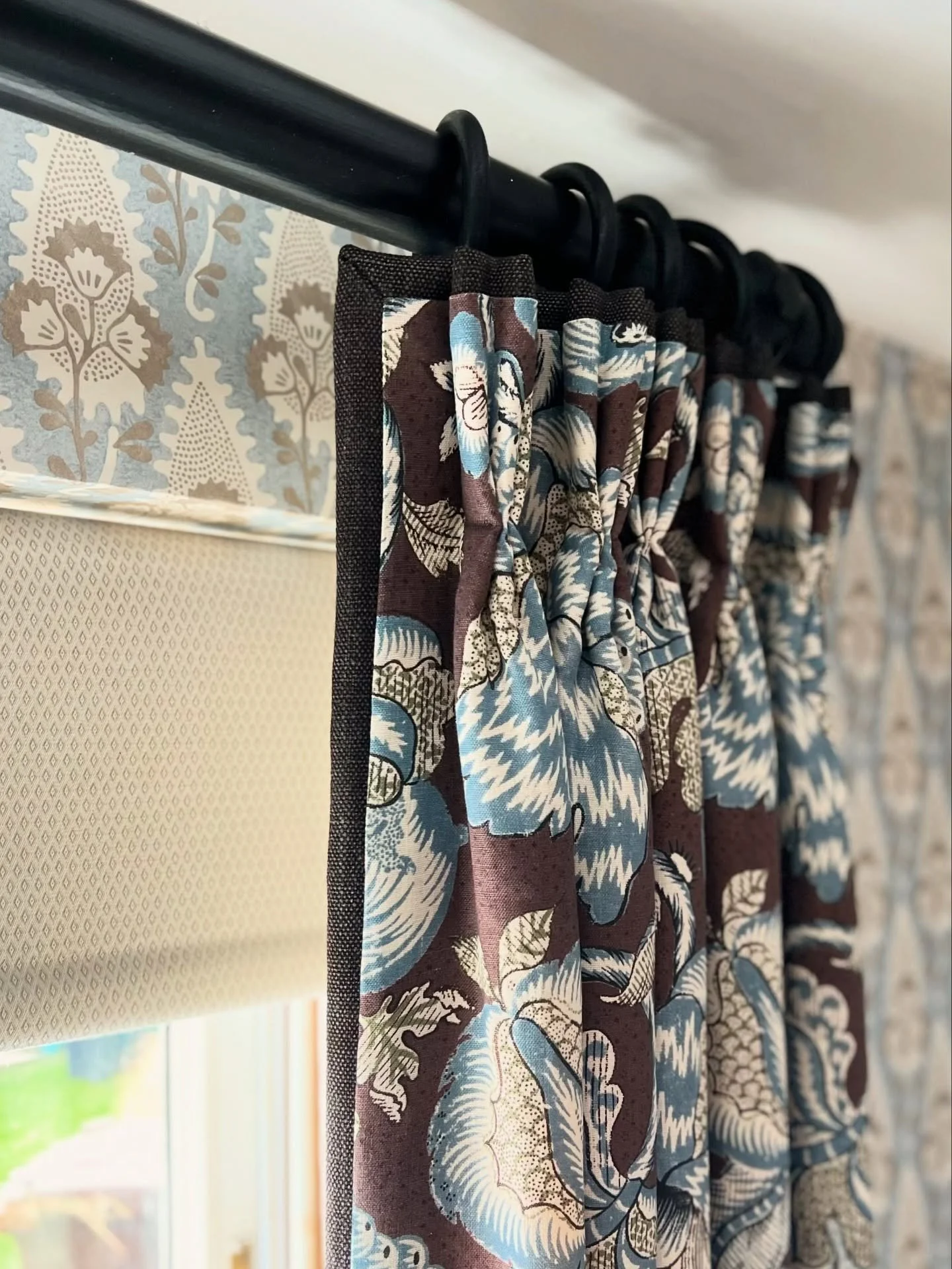 Browns and blues for our client&rsquo;s gorgeous, homely bathroom 🌊🤎

Our hand interlined, triple pleat headed curtains make a perfect accent for their antique furniture and textiles, creating a rich and warm space that feels like home 🕯️
Featurin