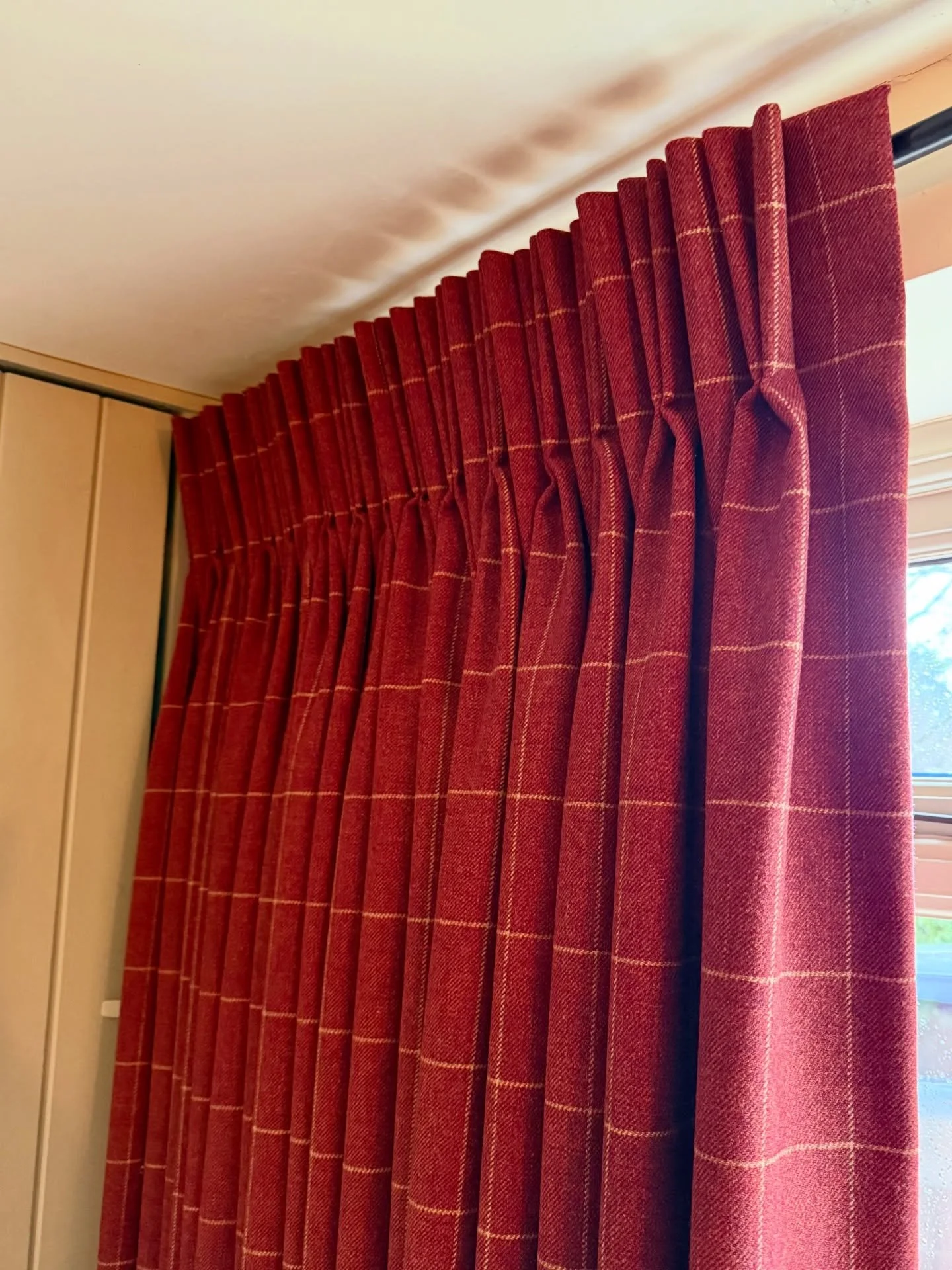 These cosy wool curtains made the perfect warm addition to our client&rsquo;s cottage entryway; bringing depth of colour, texture and insulation where it&rsquo;s needed most 🕯️🧣

✷ Hand interlined, with a double pinch pleat heading, hung in front o