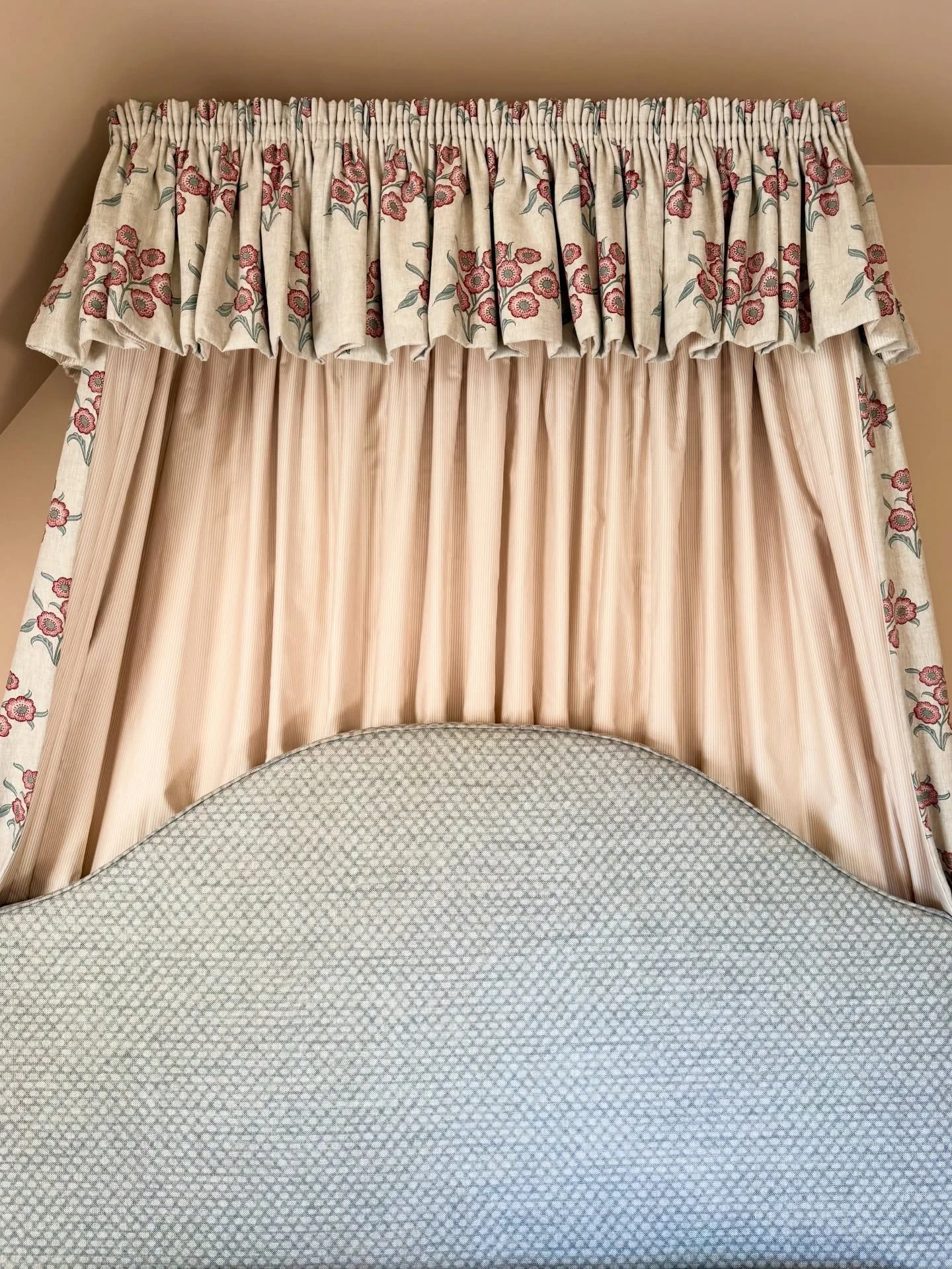 A sneak peek at just one of the incredible handcrafted bed dressings we&rsquo;ve had the pleasure of designing and making for a big project we&rsquo;re working on in Newmarket 🌸🪡

We&rsquo;ll be sharing a whole lot more of this house when it&rsquo;