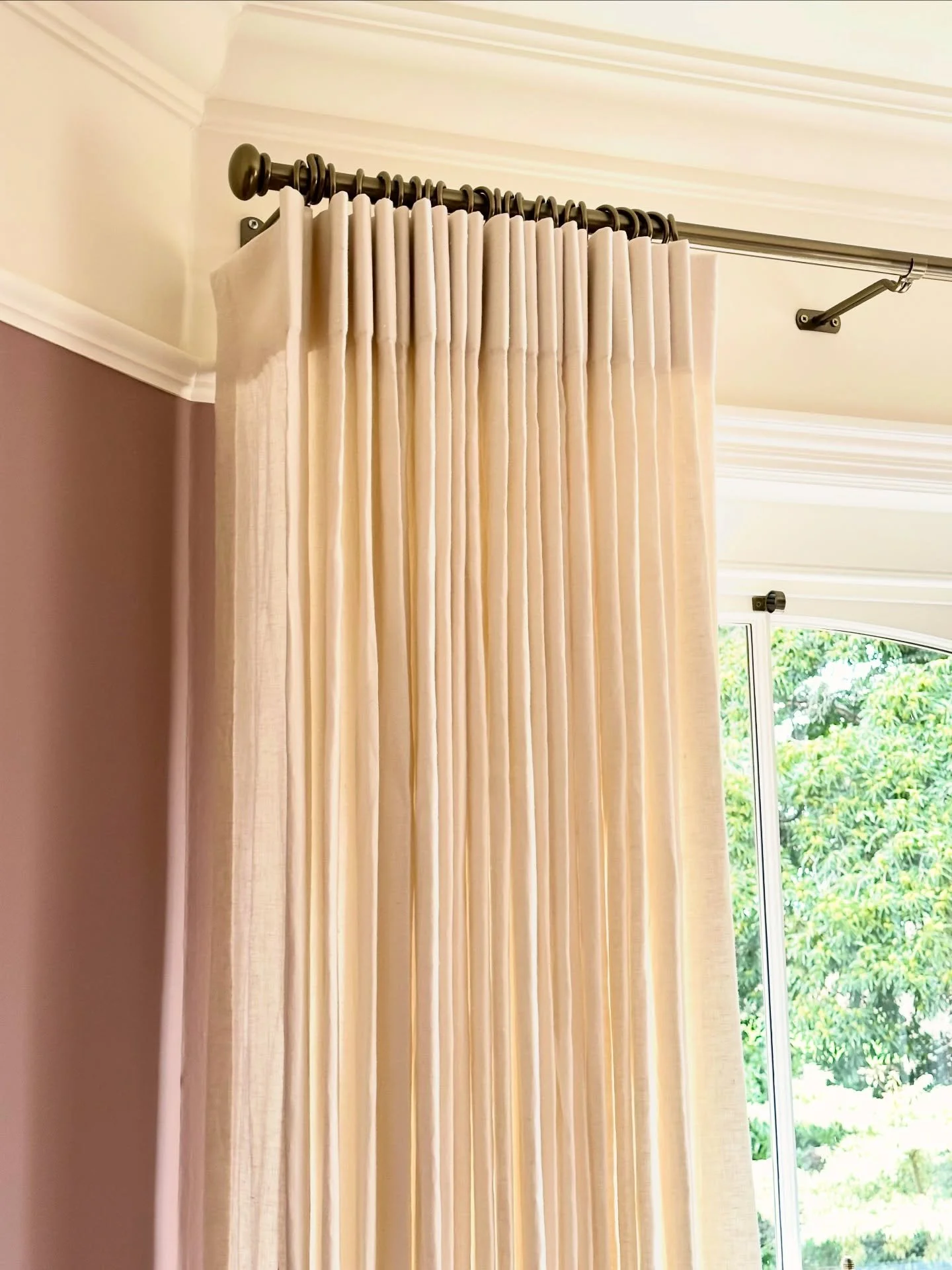 Our bespoke single pleat sheer curtains in @kirkbydesign Motion linen; the perfect soft &amp; romantic finishing touch for our client&rsquo;s guest bedroom 🪡🤍

Bay pole by @bradleycollection ✨

#bespokesoftfurnishings #bespokecurtainsandblinds #bes