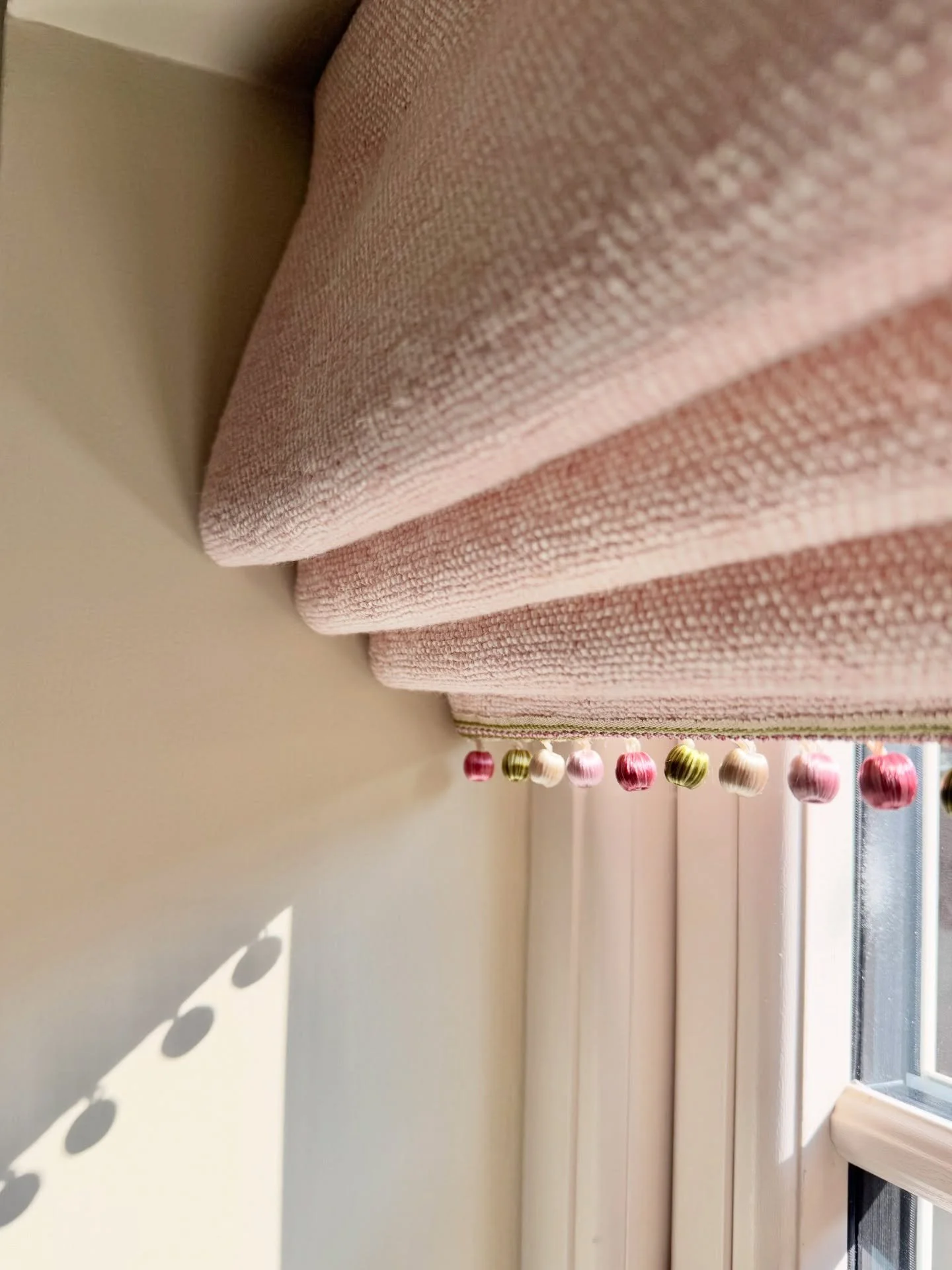 Four sweet &amp; neat hand interlined Roman blinds, intricately handcrafted by our talented seamstress Gemma. The perfect finishing touch for our client&rsquo;s stunning kitchen 🌷🌿

We used our lightest interlining to minimise bulk while still prov