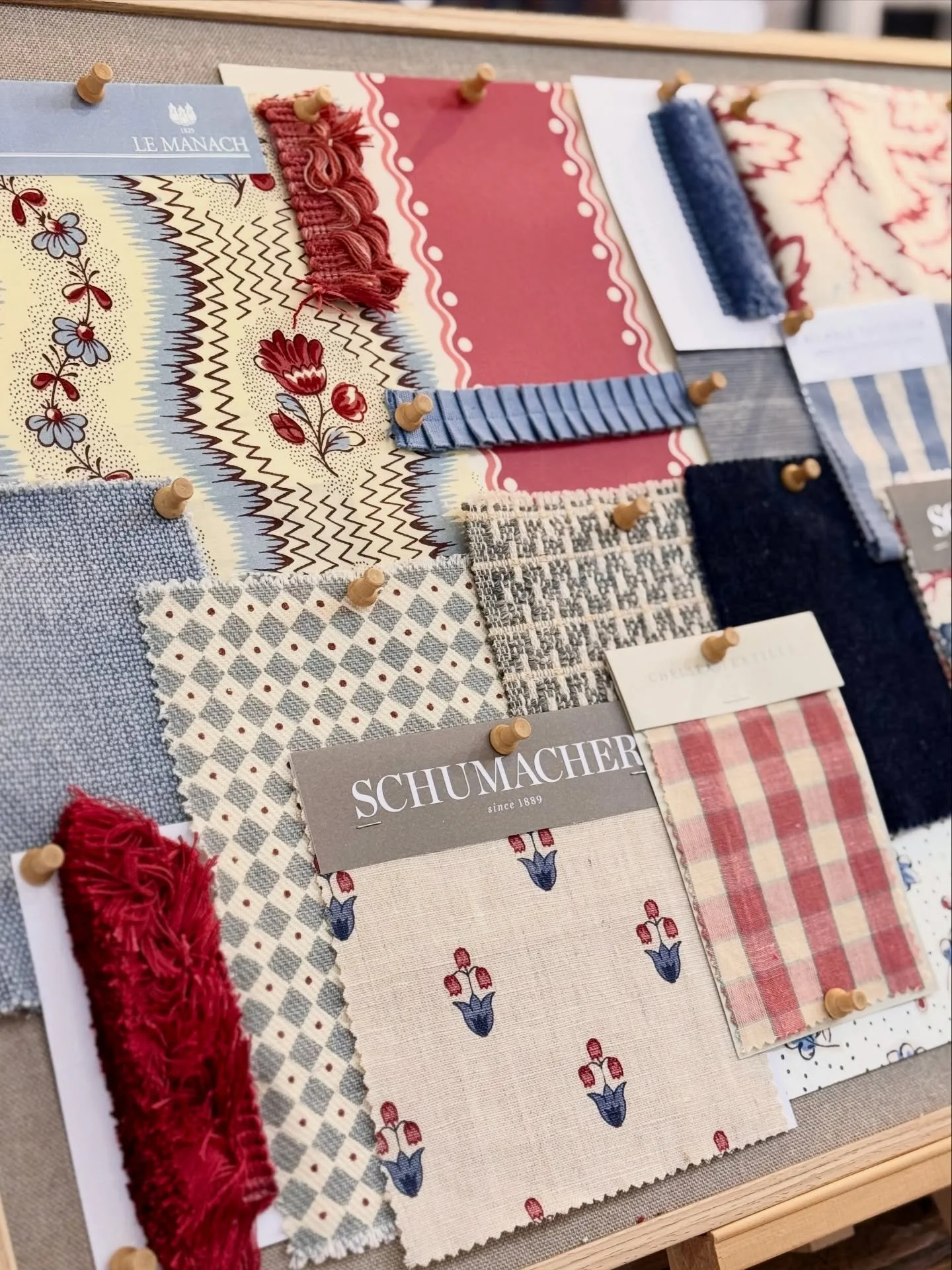 📌 Monthly Moodboards 📌

February #2 -💌 Blue Valentine 💌

Our second February moodboard is all about romance and detail, rich raspberry reds meet peaceful powder blues with hints of navy and burgundy for depth and dimension 🥀☁️

The blues feel ca