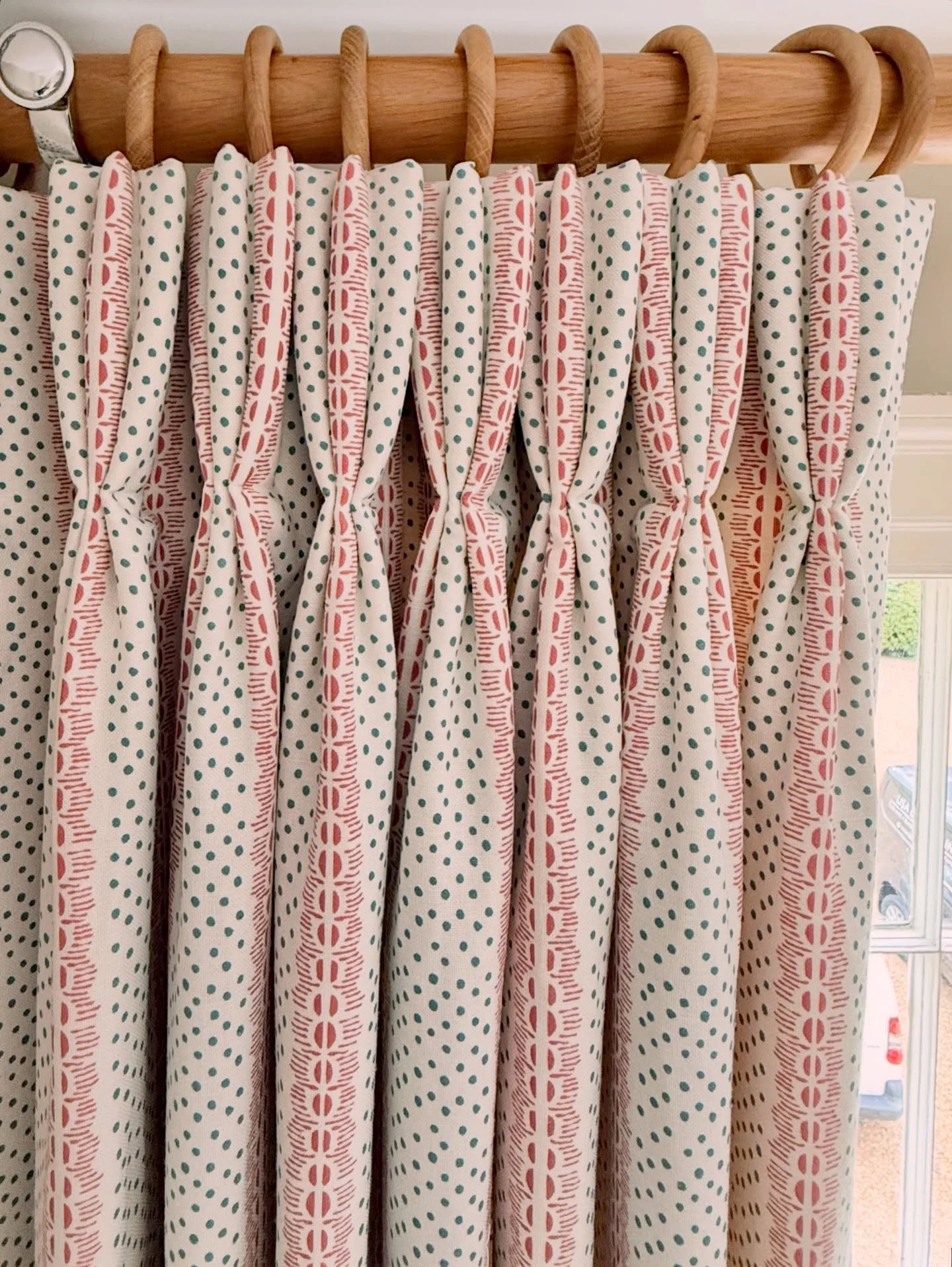 Our bespoke hand interlined, triple pleat headed curtains beautifully adorning this bathroom window, at our client&rsquo;s stunning Georgian rectory home 🪡🪟

Face fabric - Elinor Red by @charlottegaisford 💌
Hardware - @byronandbyronltd ✨

#bespoke
