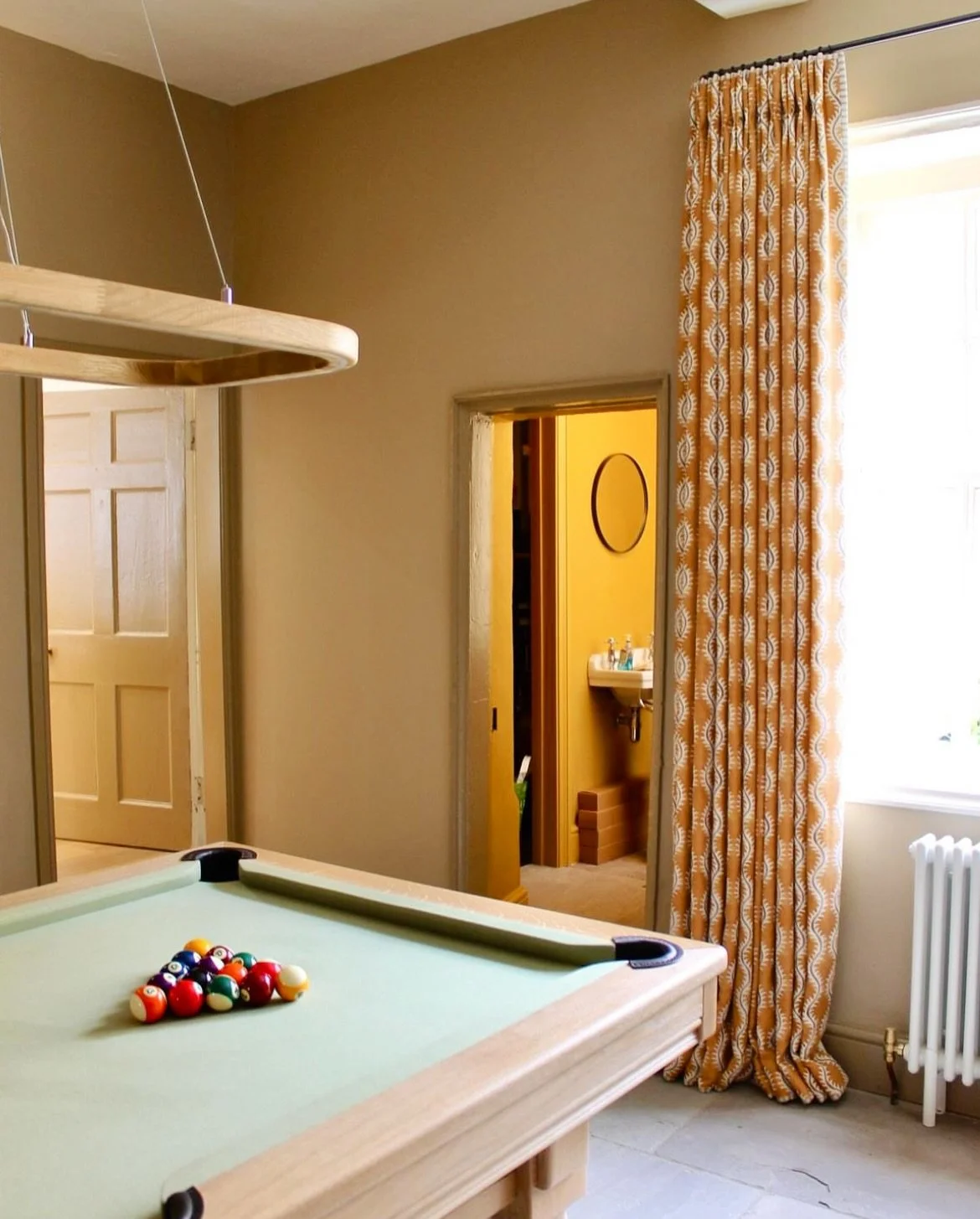 A perfect pop of fun and flair for a games room; in the form of @linwood_fabric Helter Skelter Sahara 🍊🎱

☆ Overlong, hand interlined, double pleat headed curtains 🪡

☆ Contrast border to top, leading, and bottom edges in Jovita by @thepureedit ✨
