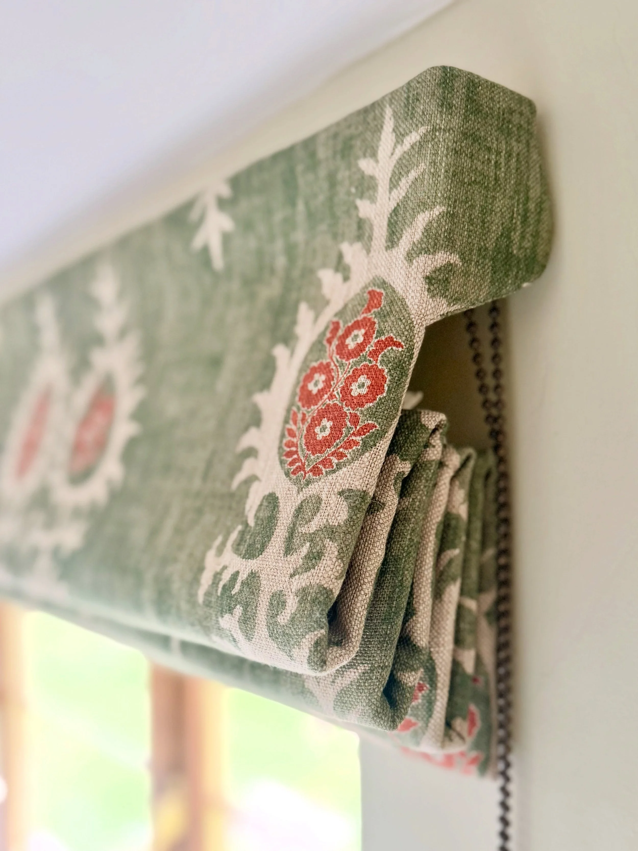 @lewisandwood Tribal linen in Limpopo Green made the perfect addition to our client&rsquo;s lovely bedroom; a rustic and earthy accent to ground the space, in the form of our hand interlined Roman blinds and double pleat headed curtains 🪡🌿

#bespok