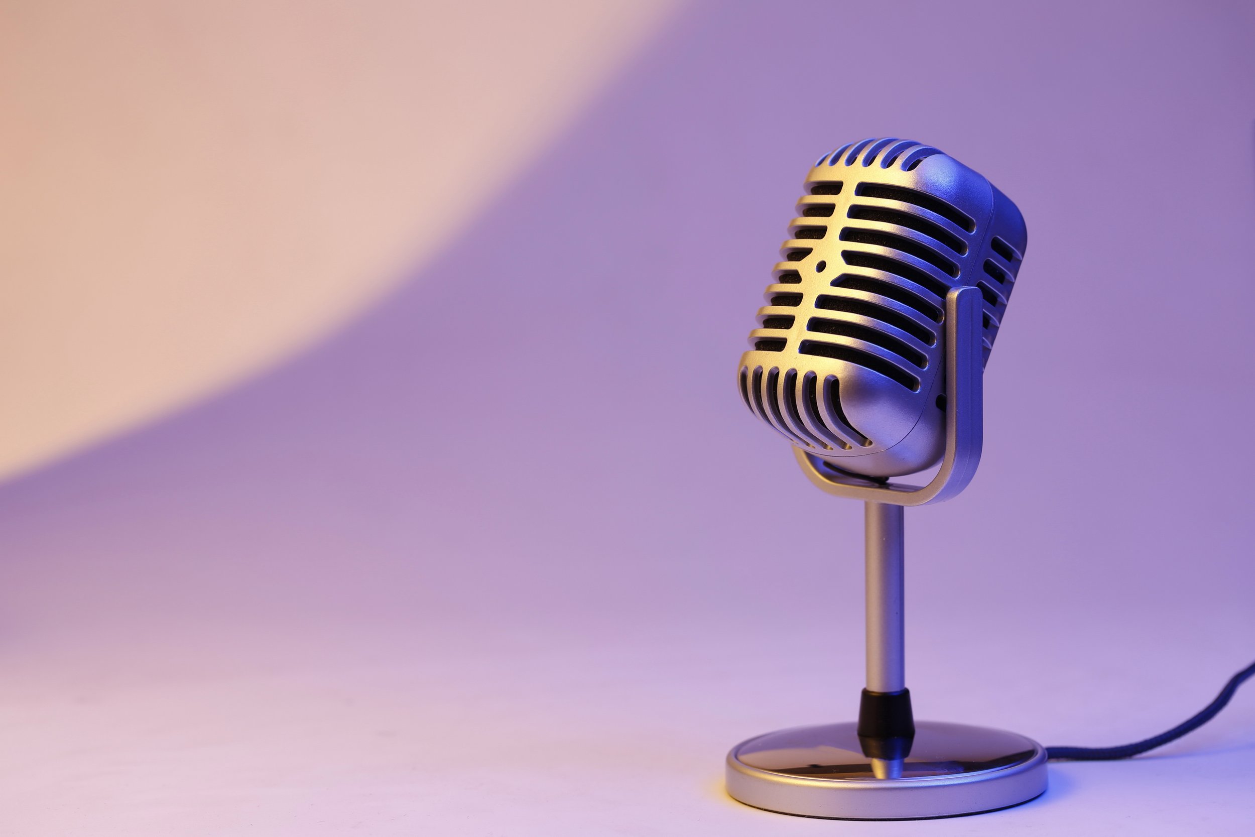 retro-microphone-isolated-color-background.jpg