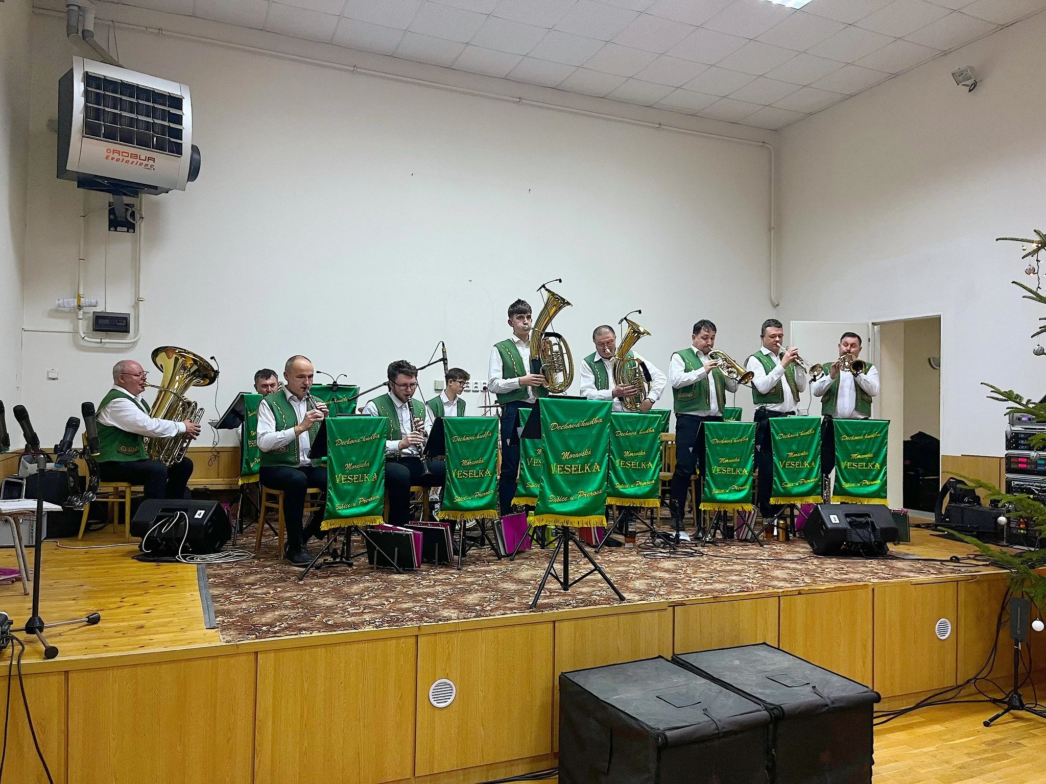 Koncert a lidová zábava