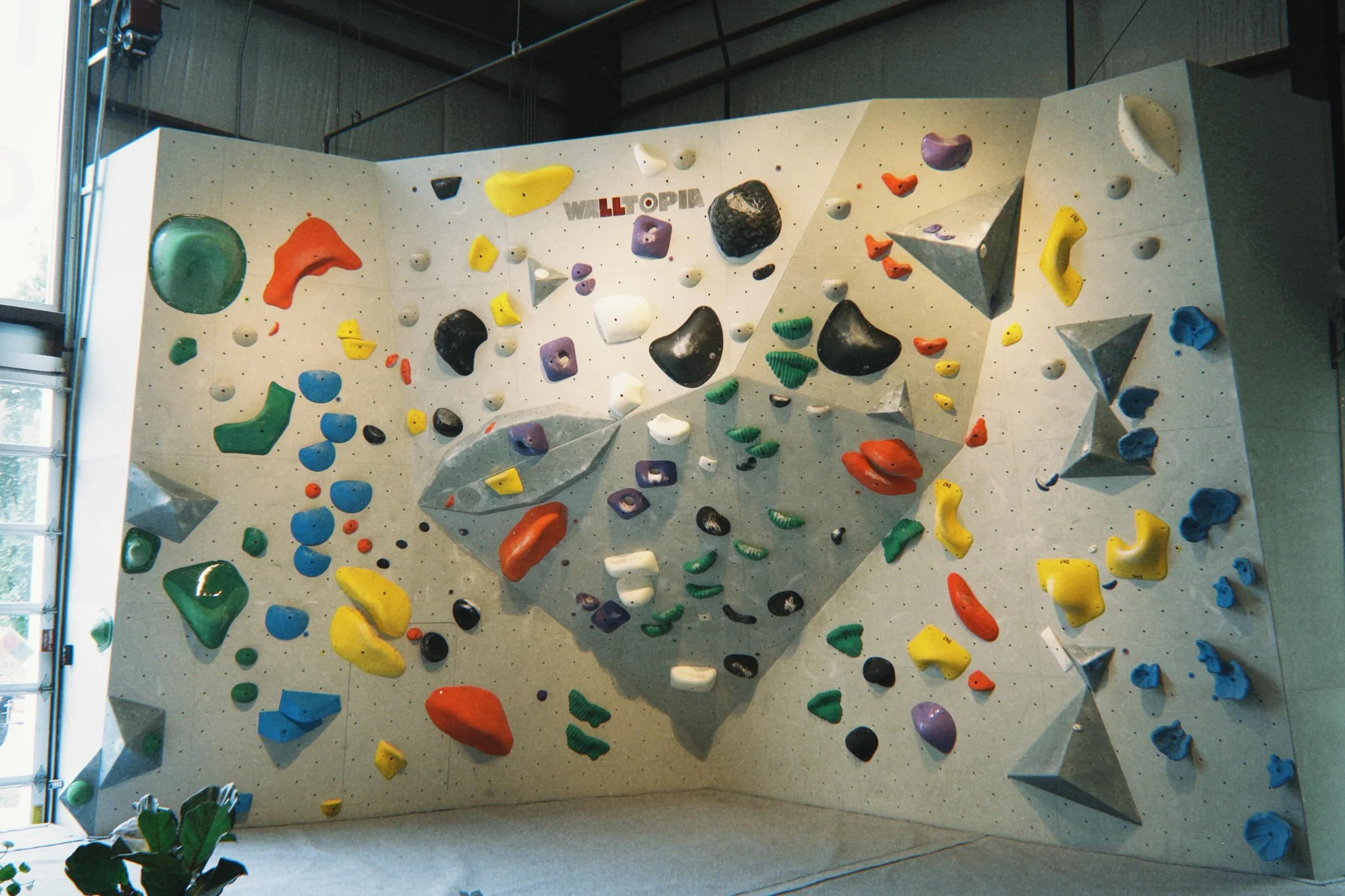 POV ✨

🛠️ New boulders every week.
🤝 Hanging out and meeting new people.
💪 Feelin&rsquo; stronger day by day.

🍋 Life is full of lemonade&hellip; if you stop to squeeze a boulder with some friends, you might be surprised by how much lemonade you 