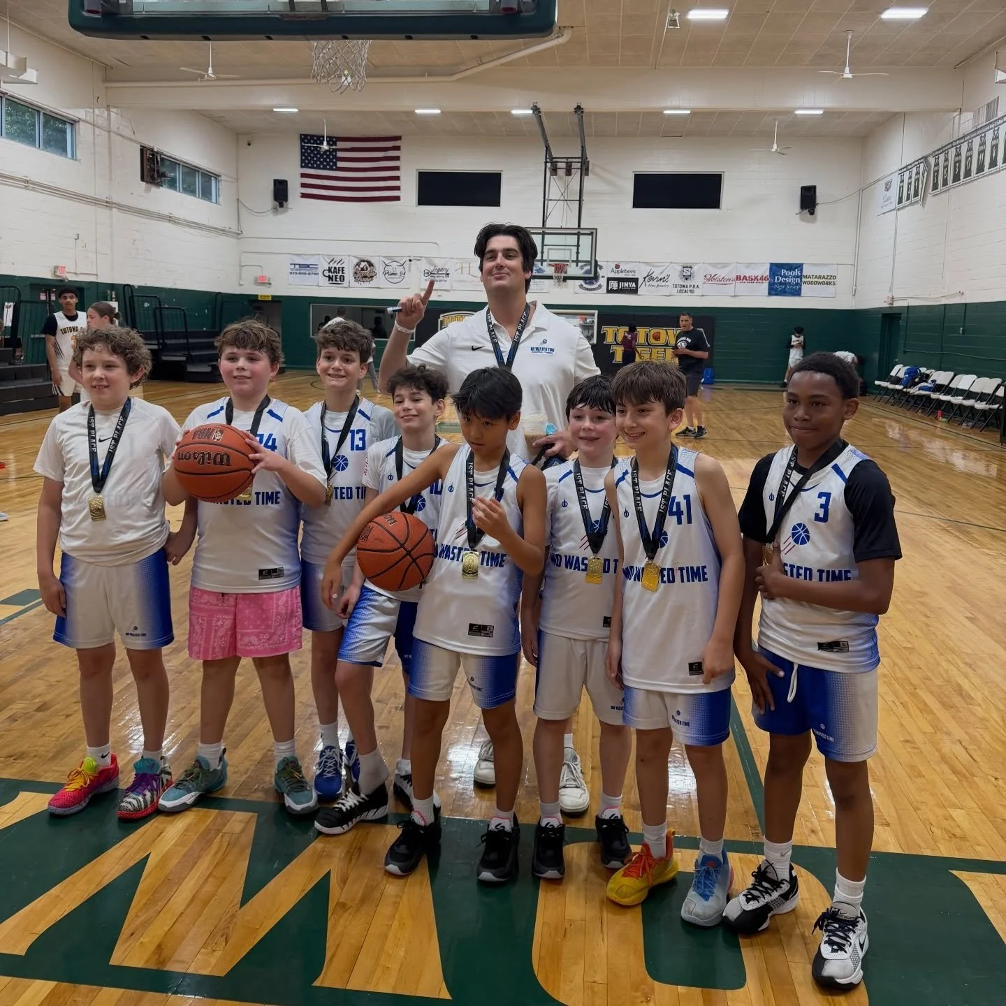 5th grade CHAMPS🥇

Great season for this group, proud of their development on and off the court!