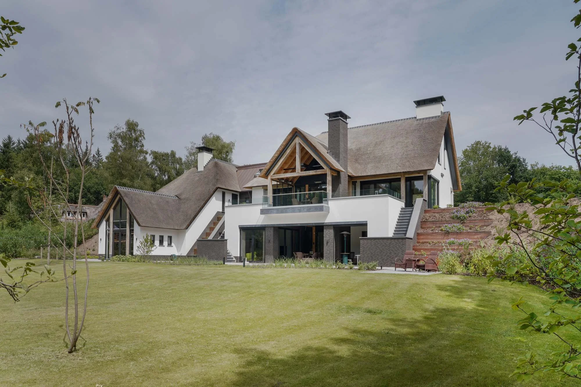 Landelijke Villa met Eikenhouten Spanten