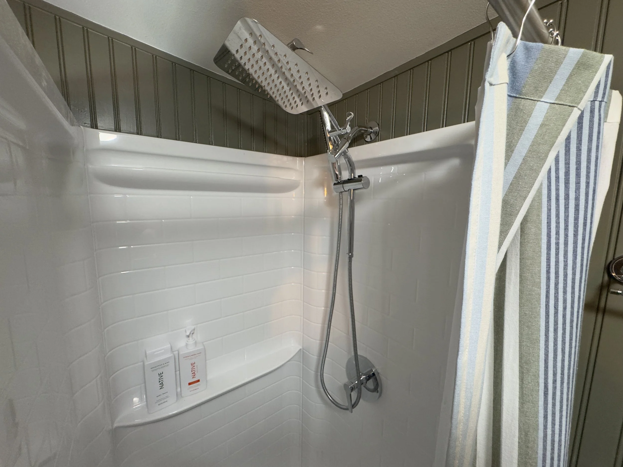 Cottage Bath 2.jpg