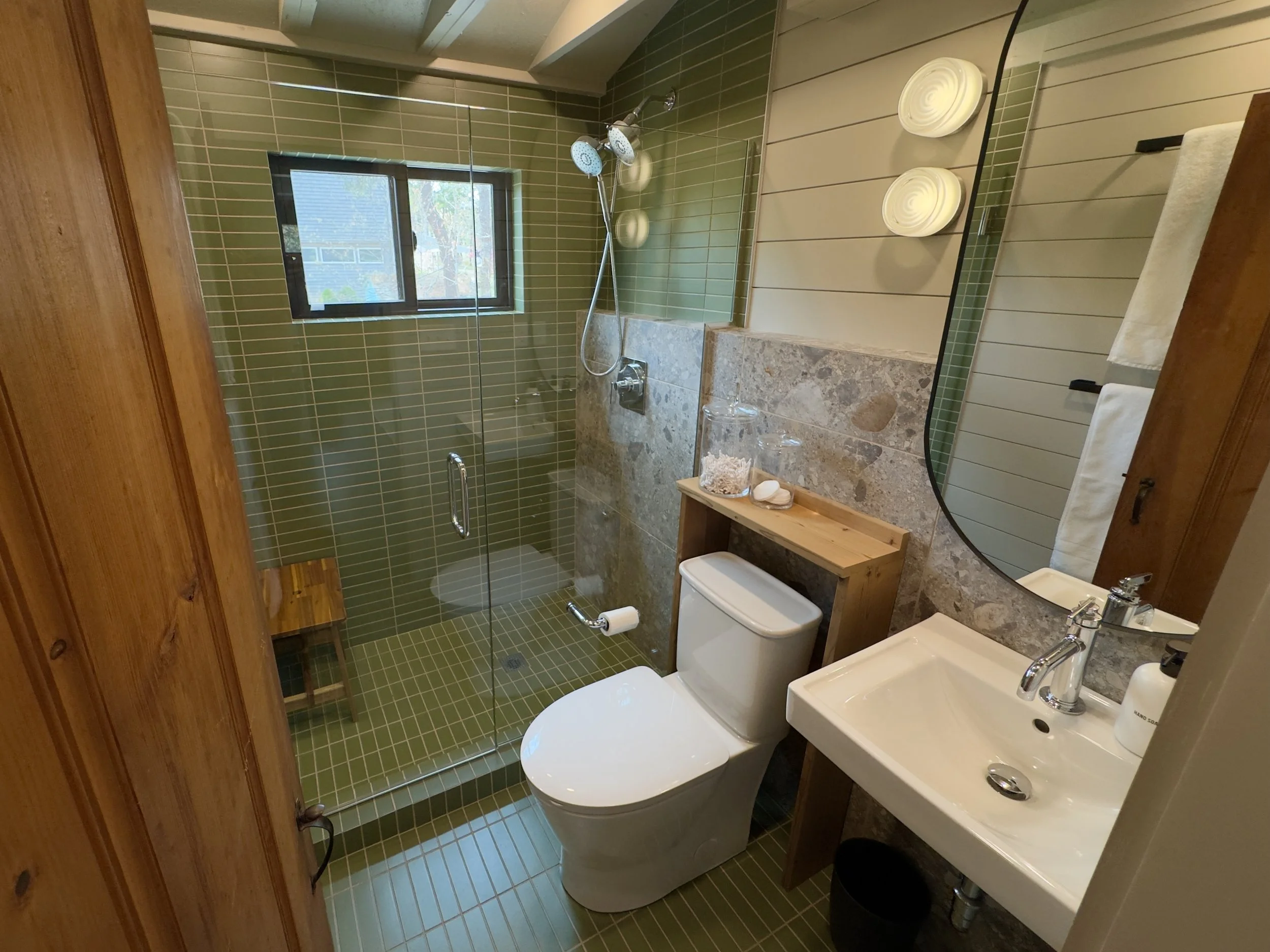 Bathroom 1.jpg