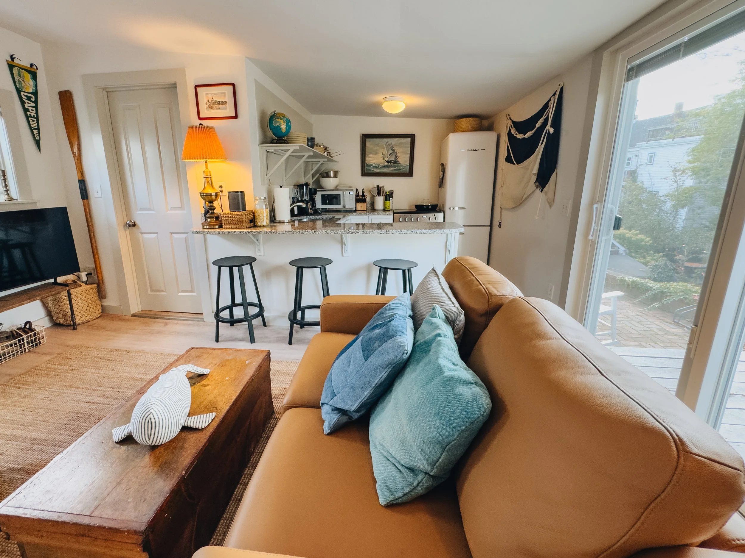 Living Room 5.JPG