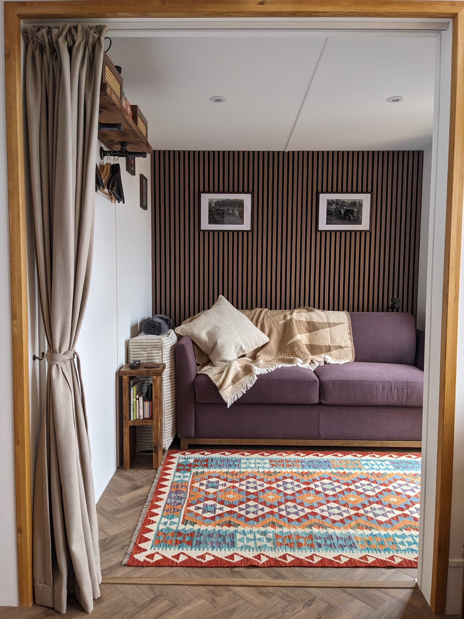 Snug with Smart TV and high quality sofa bed