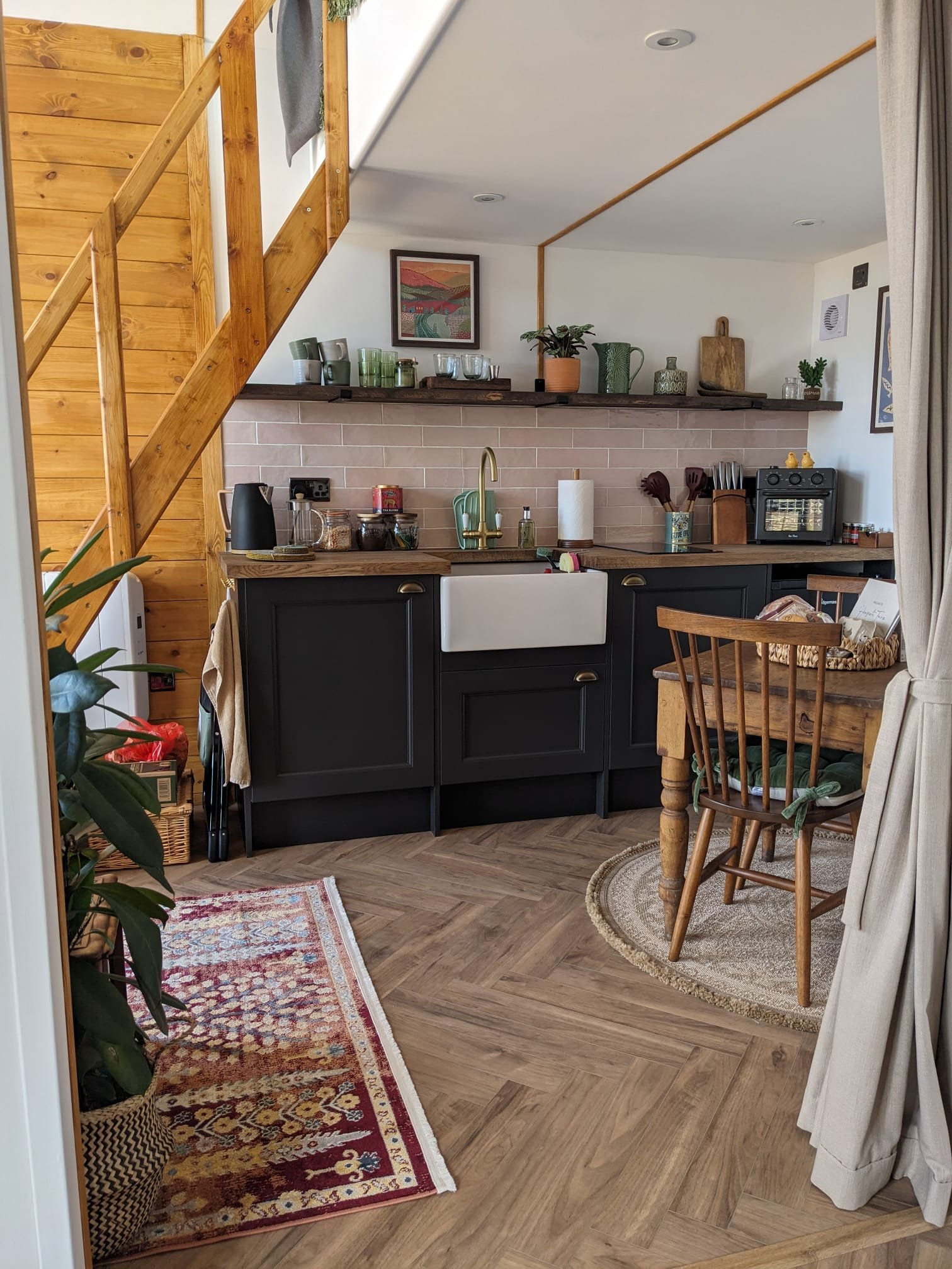 Kitchen & Dining Area