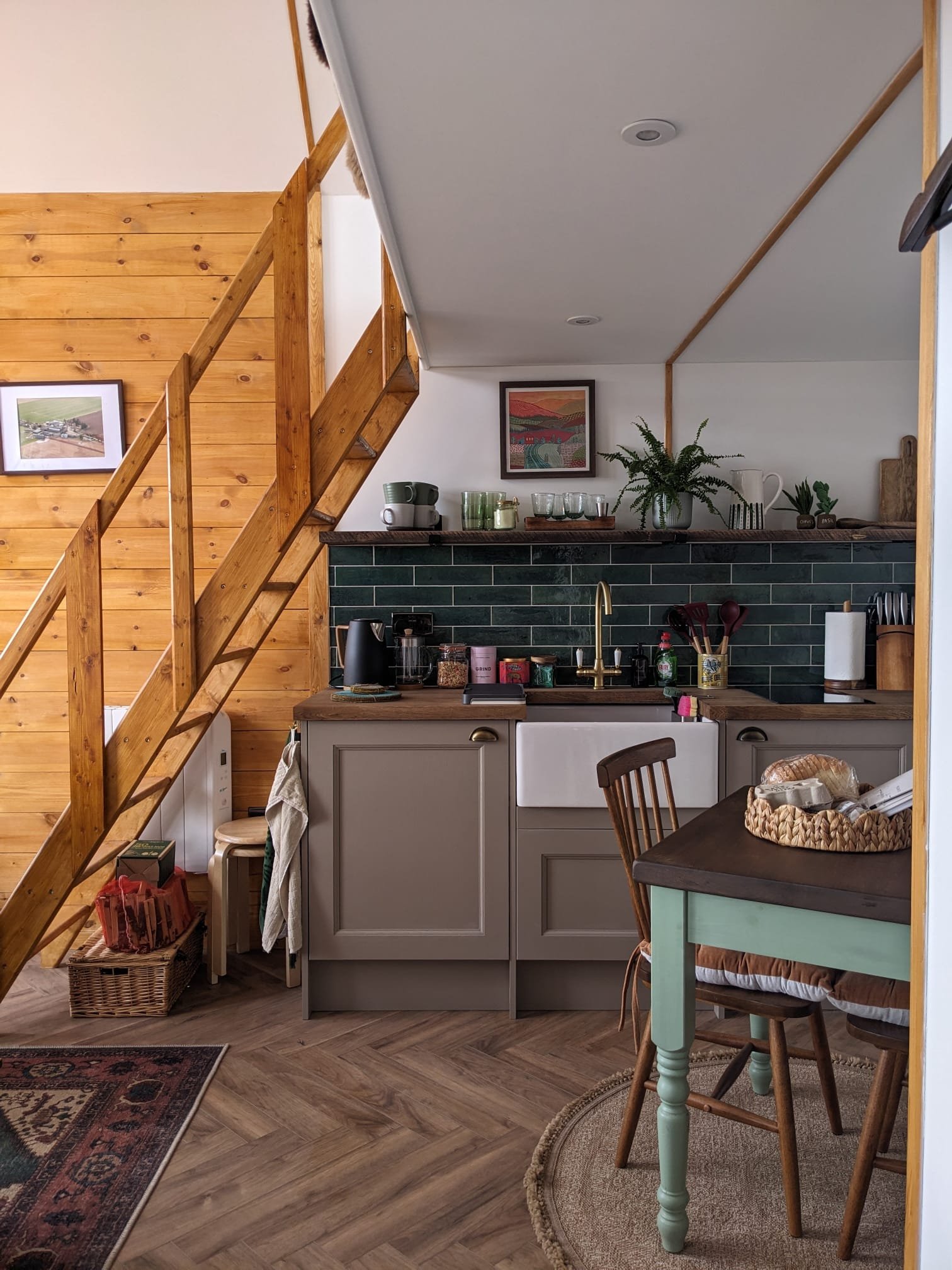 Kitchen & Dining Area