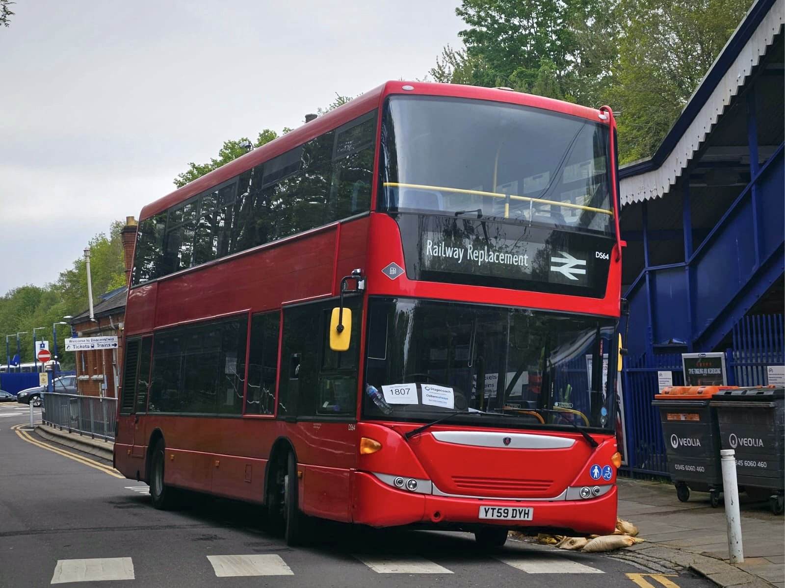 Oranssi technician working on a roof project
