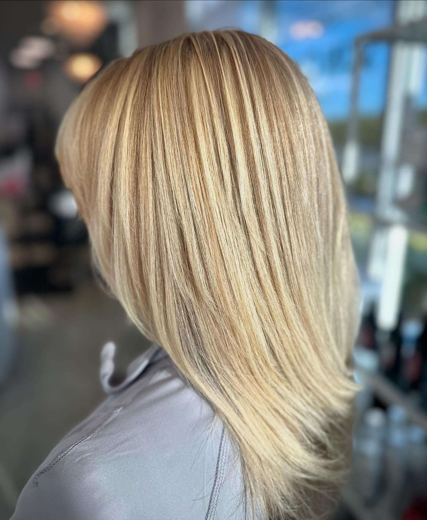 ᴠ ᴀ ɴ ɪ ʟ ʟ ᴀ  ʙ ᴇ ᴀ ɴ 🍨

@bellezadesing.by.carianisyt 

#hairoftheday #hairstylist #licensedtocreate #beautylaunchpad #redkenshadeseq #modernsalon #hairinspo #hairpainting #hottoolspro #color #highlight  #clermontstylist  #bestofhair #instagood #ba