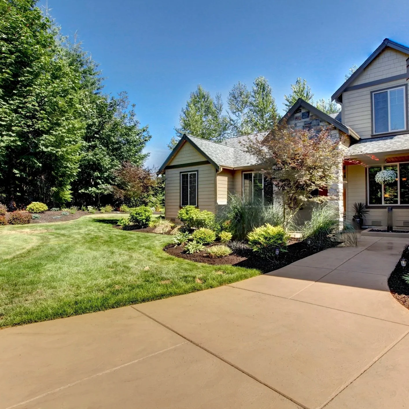 Edit-Driveway-iStock-585613232.jpg