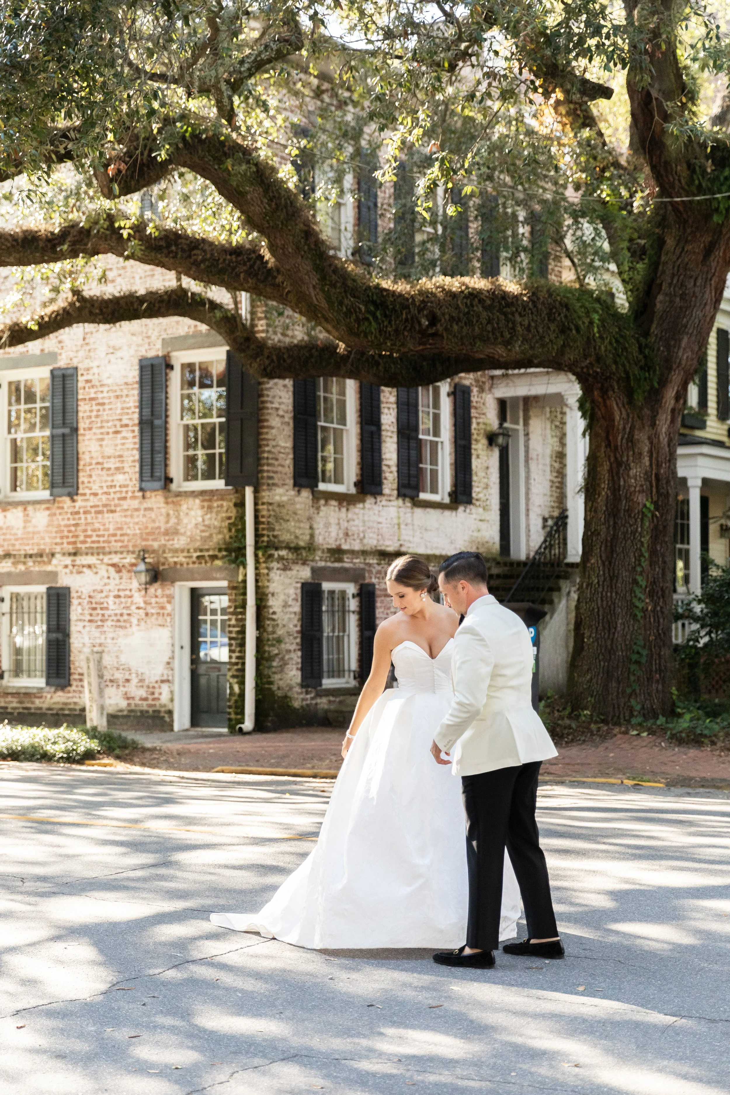 SarahLockhartPhotography_Savannah_Georgia_ArmstrongKesslerMansion_Wedding_LD034.jpg