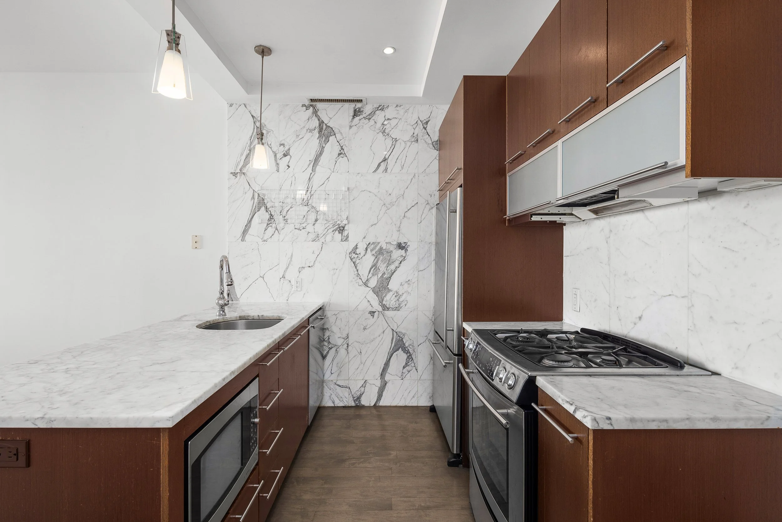 10. EMPTY Kitchen from Side.jpg