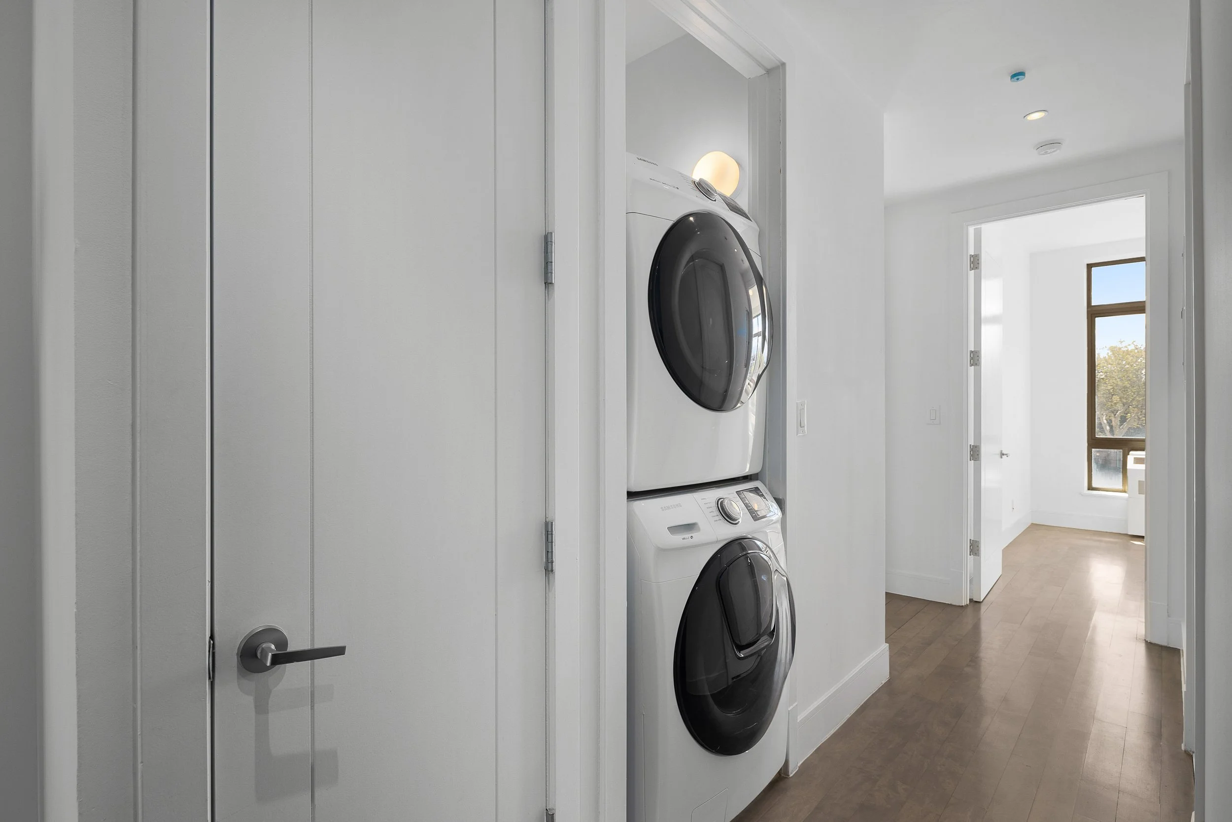 14. EMPTY Hallway.jpg