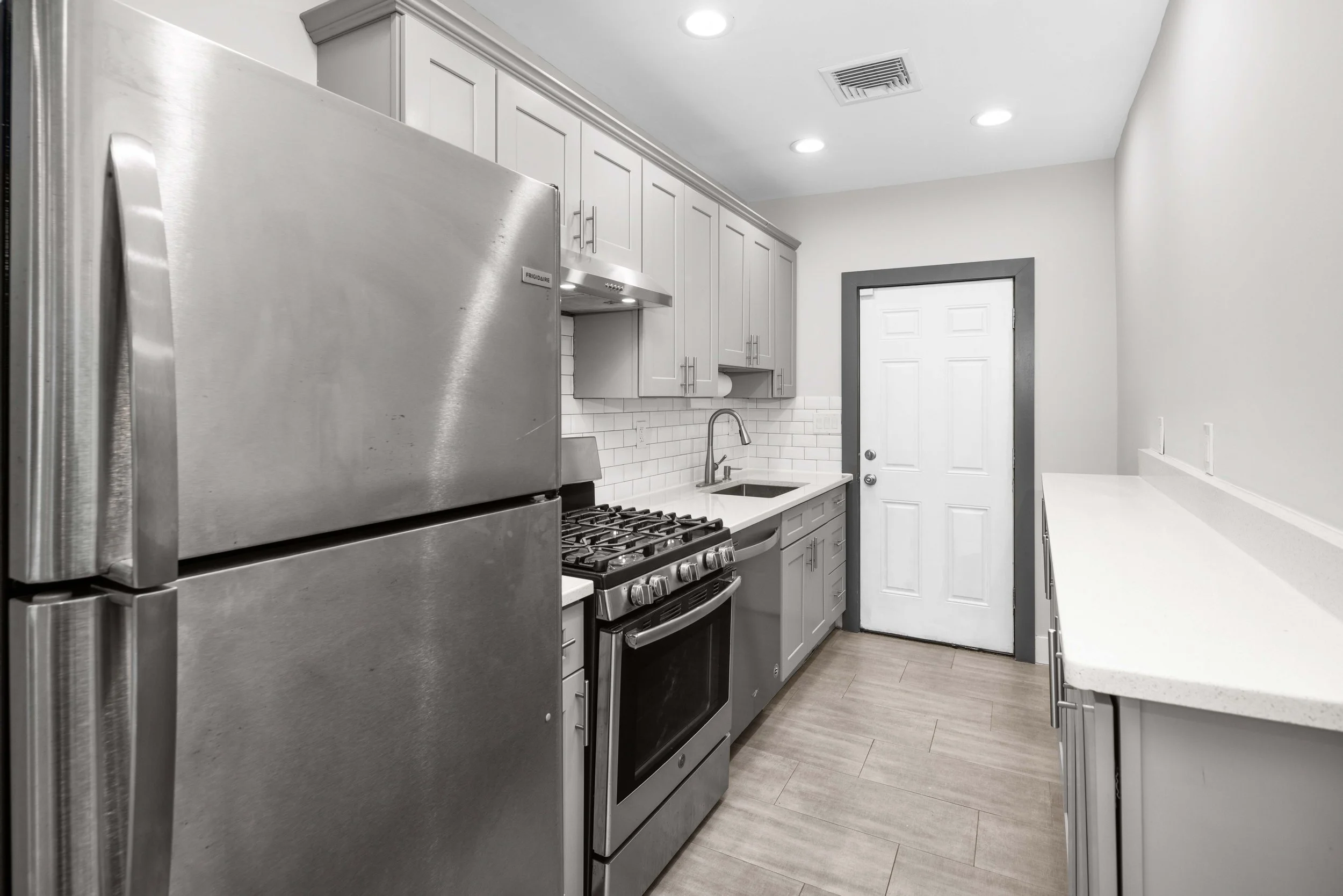 6. Kitchen-1.JPG
