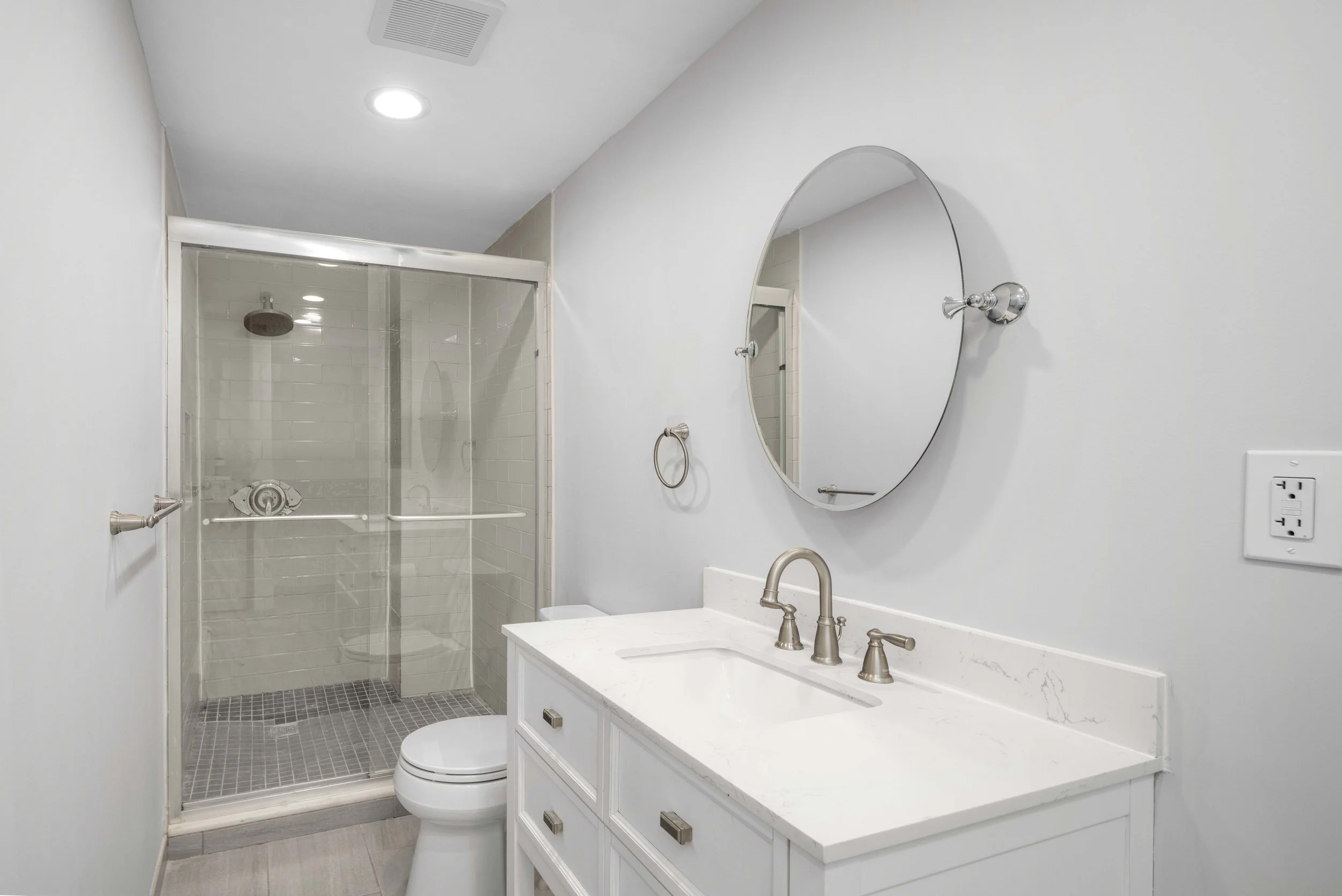 8. Bathroom-1.JPG