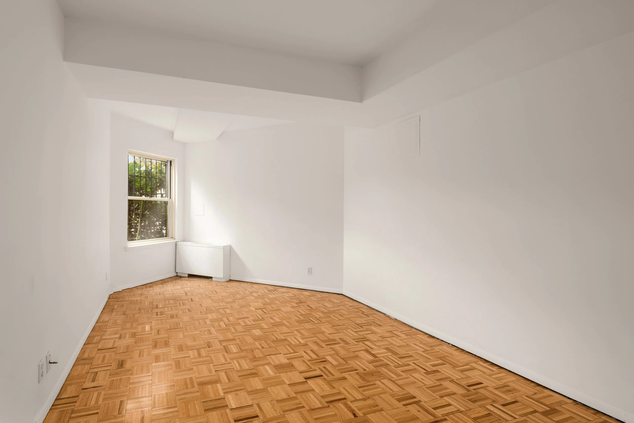 12. Secondary Bedroom.JPG