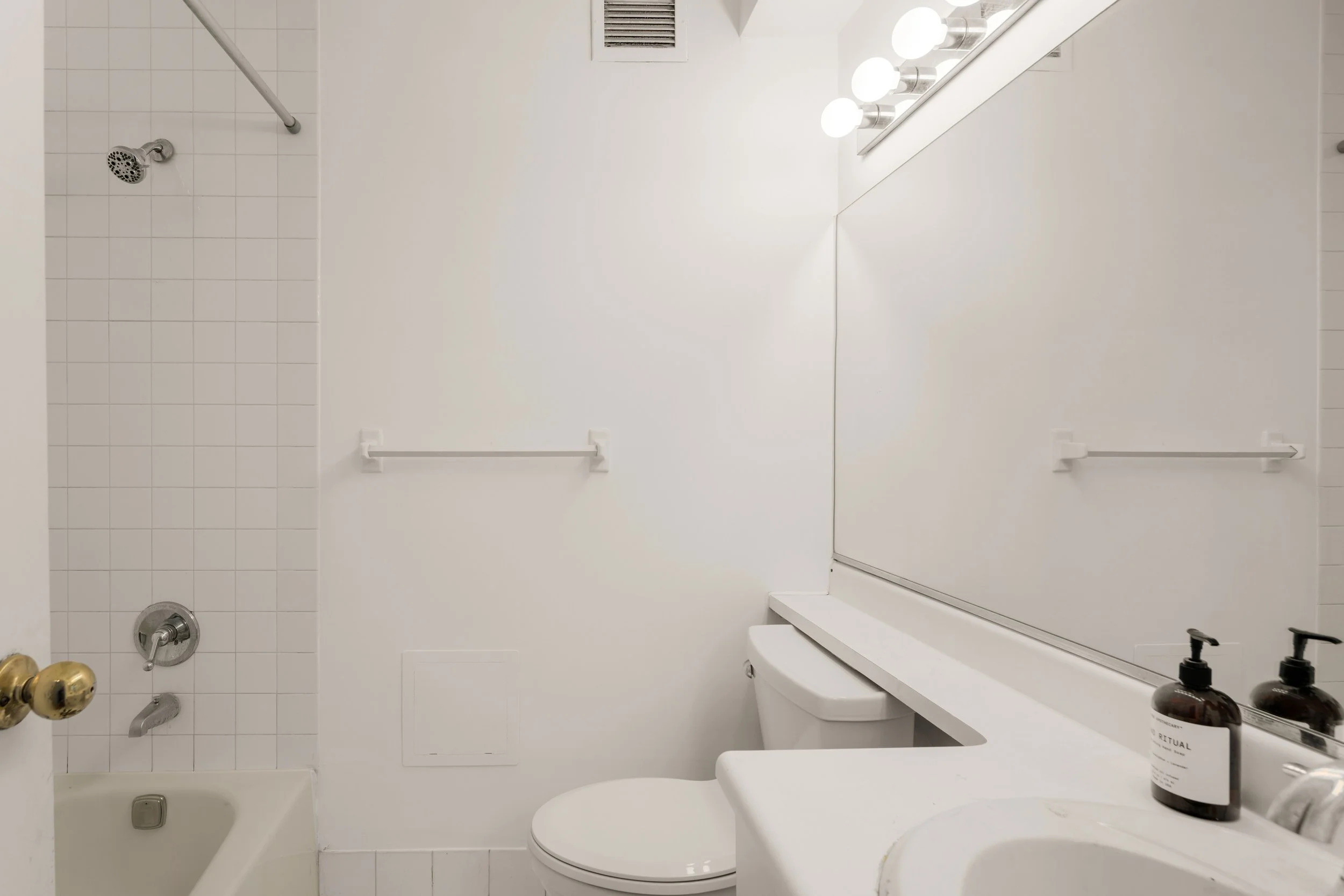 13. Secondary Bathroom.JPG