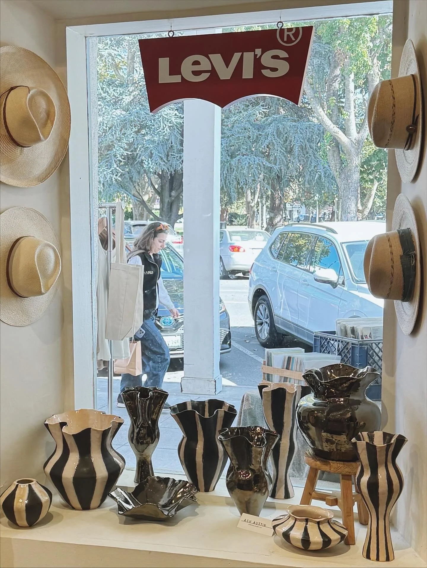 The most stunning collection of ceramic vessels by our favorite @ashaustinstudio in the shop. Get them while they&rsquo;re hot!  They won&rsquo;t be here long ❤️