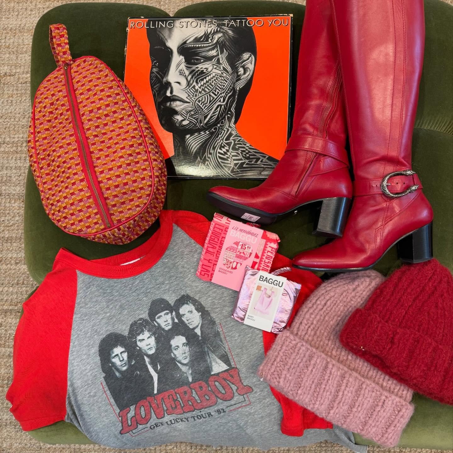 Gift ideas for your lover!

1. rock tees, records, @gucci boots, @baggu, @hampui_hats beanies, vintage bags

2. @hanselfrombasel cashmere socks, @hampui_hats checkered bucket hat, @nopalera.co body scrub, @baggu, records

3. @landandlocal mixers &amp