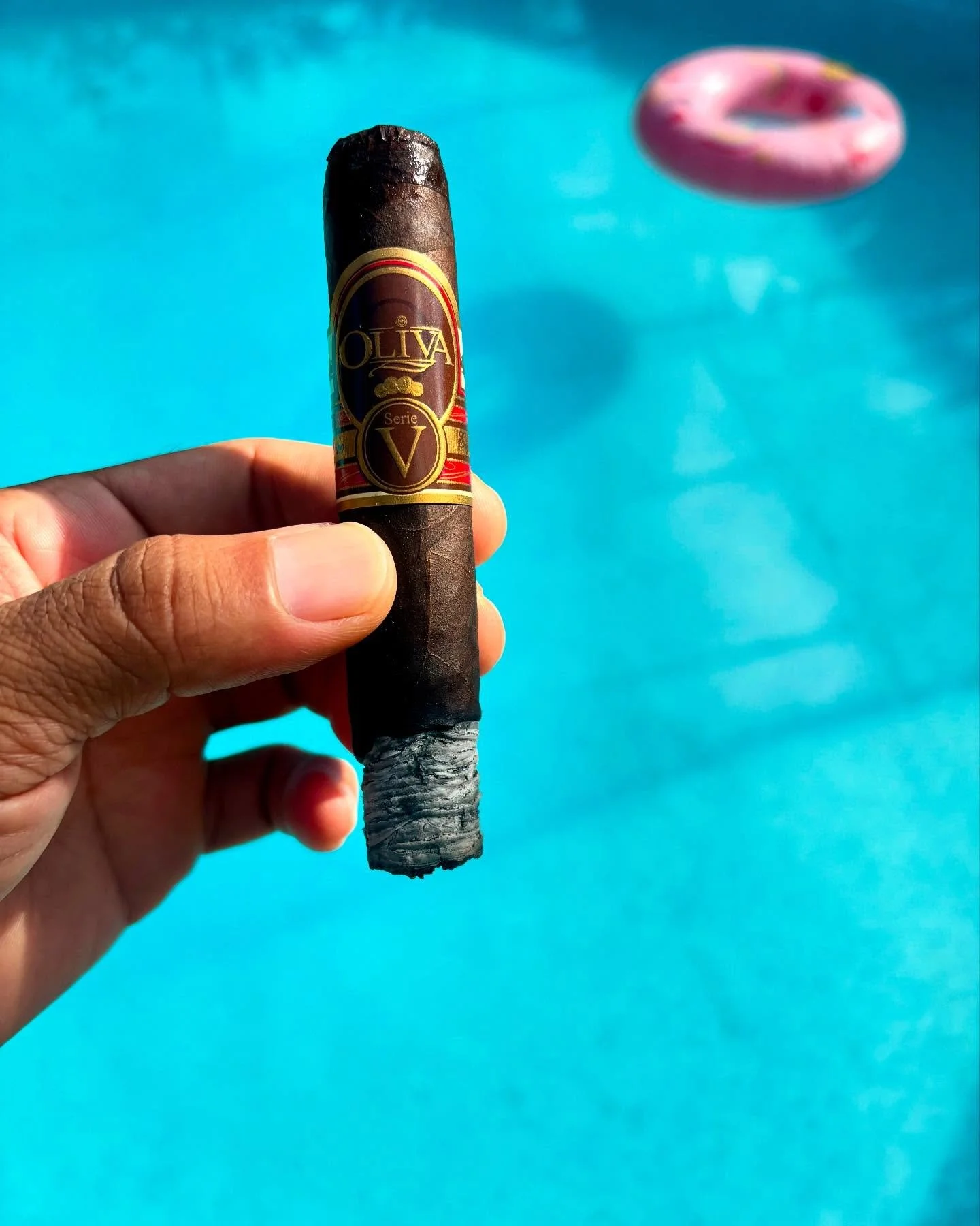 @olivacigar at the pool.