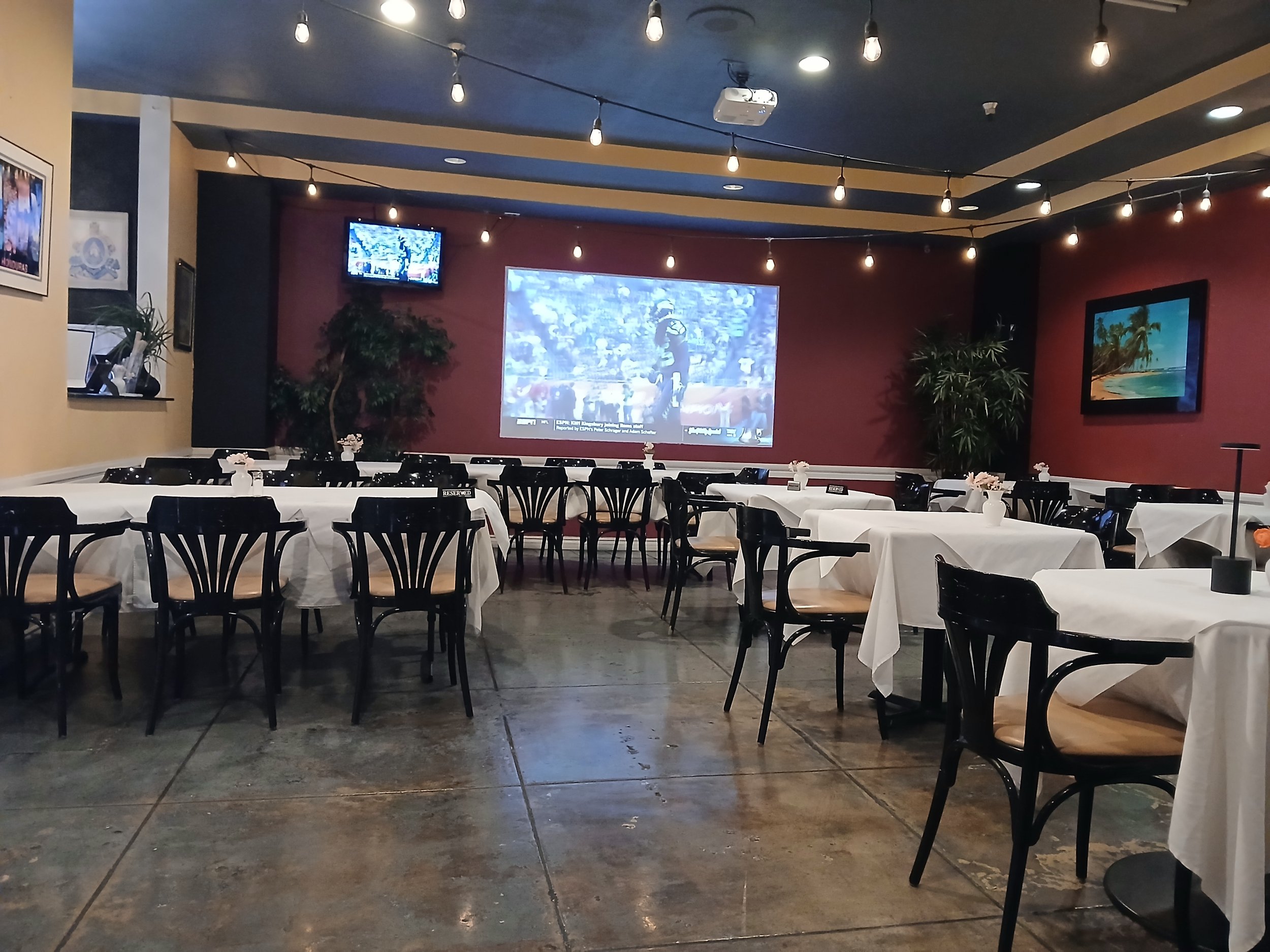 Una Cocina Con Una Mision: Como un restaurante se mantuv vivo por sus raices prosperas