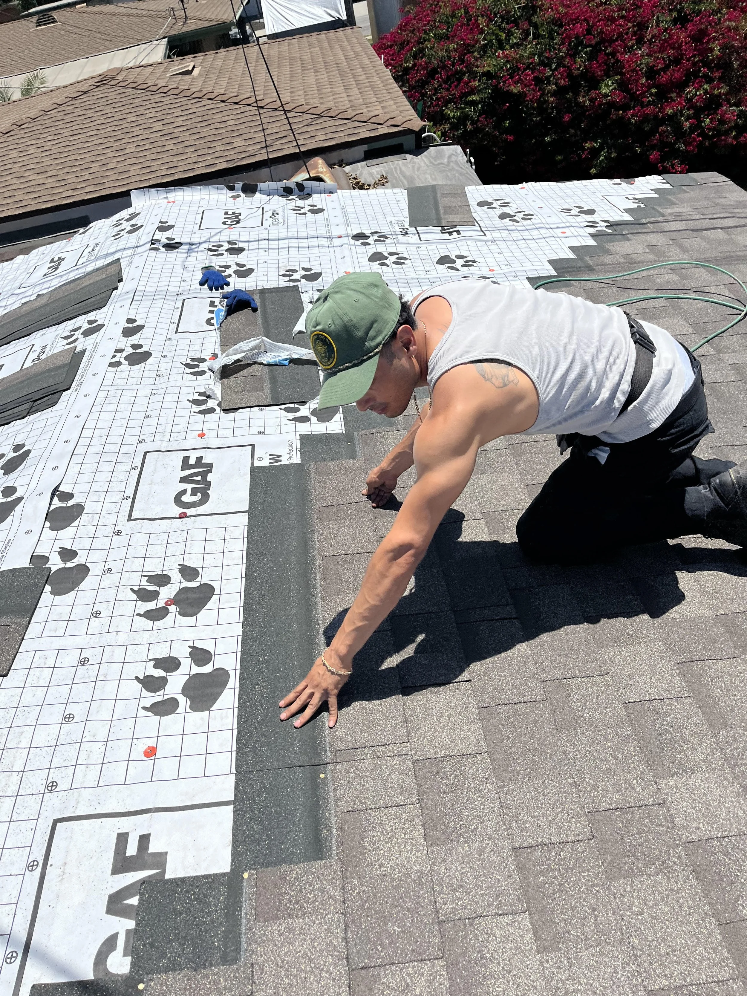 Oranssi carpenter using bench saw