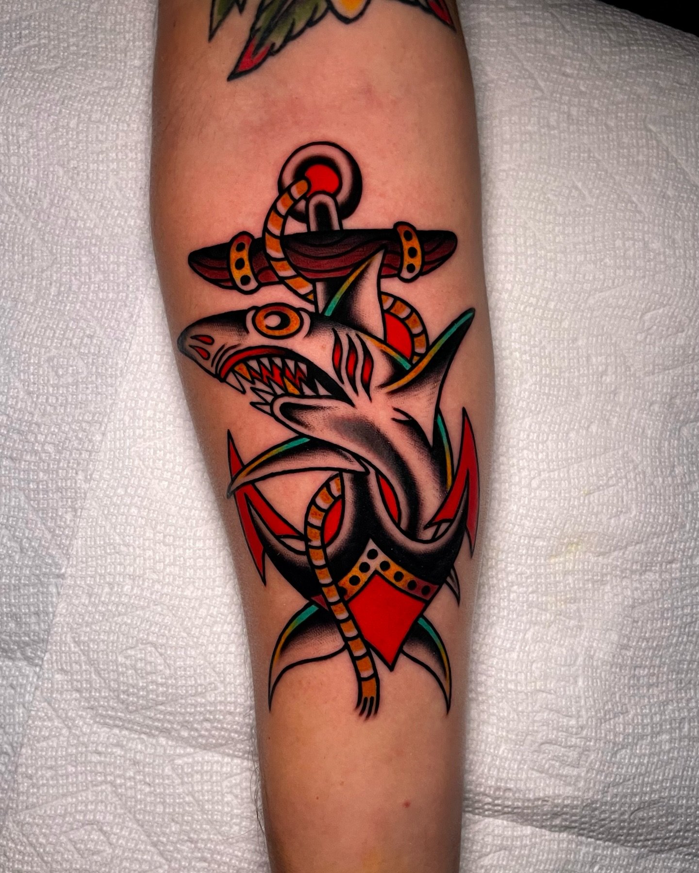 Recent shark sighting in Fort Lauderdale 🦈 Be careful out there y&rsquo;all! I&rsquo;m currently booking for August. Text 954-998-8641 to get in!

⚡️ Done at @electricstreettattoo ⚡️ 

#traditionaltattoo #traditionaltattoos #americantraditional #sha