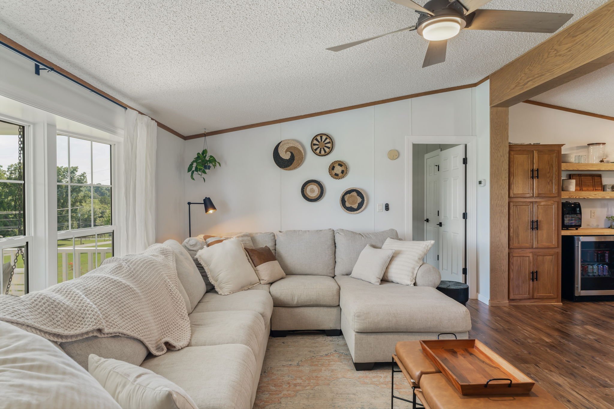 Large sectional living room designed for relaxing group stays near Pigeon Forge and Knoxville