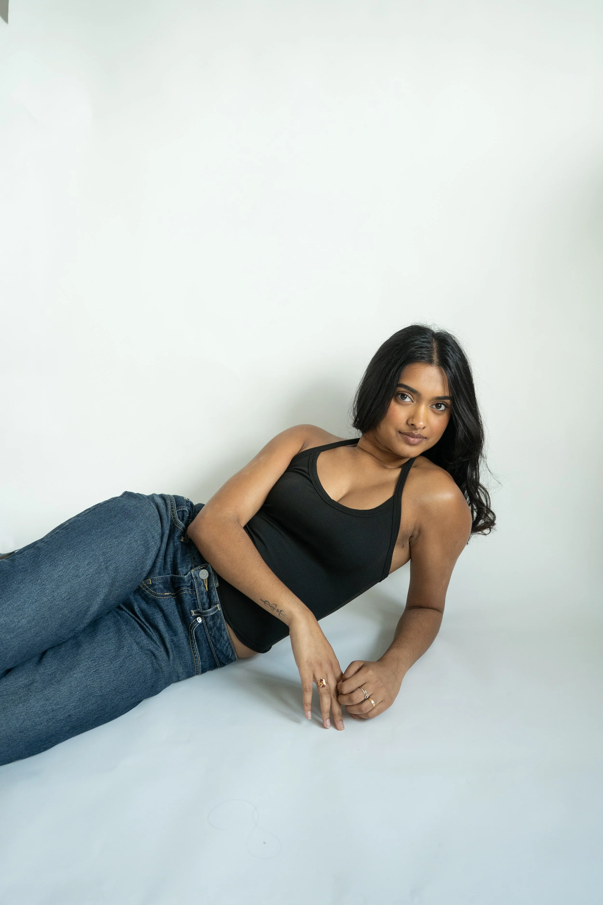 esha_sneak_3.jpg