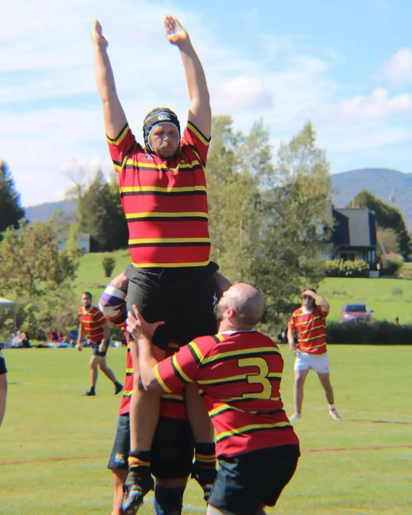 Another week, another win for Mad River Nation with a 34-24 final score over Cape Cod RFC. 

Big thanks to the handful of @smc_rfc folks who came through to join us on the pitch! You&rsquo;re always welcome back! 

Starting this week, the men&rsquo;s
