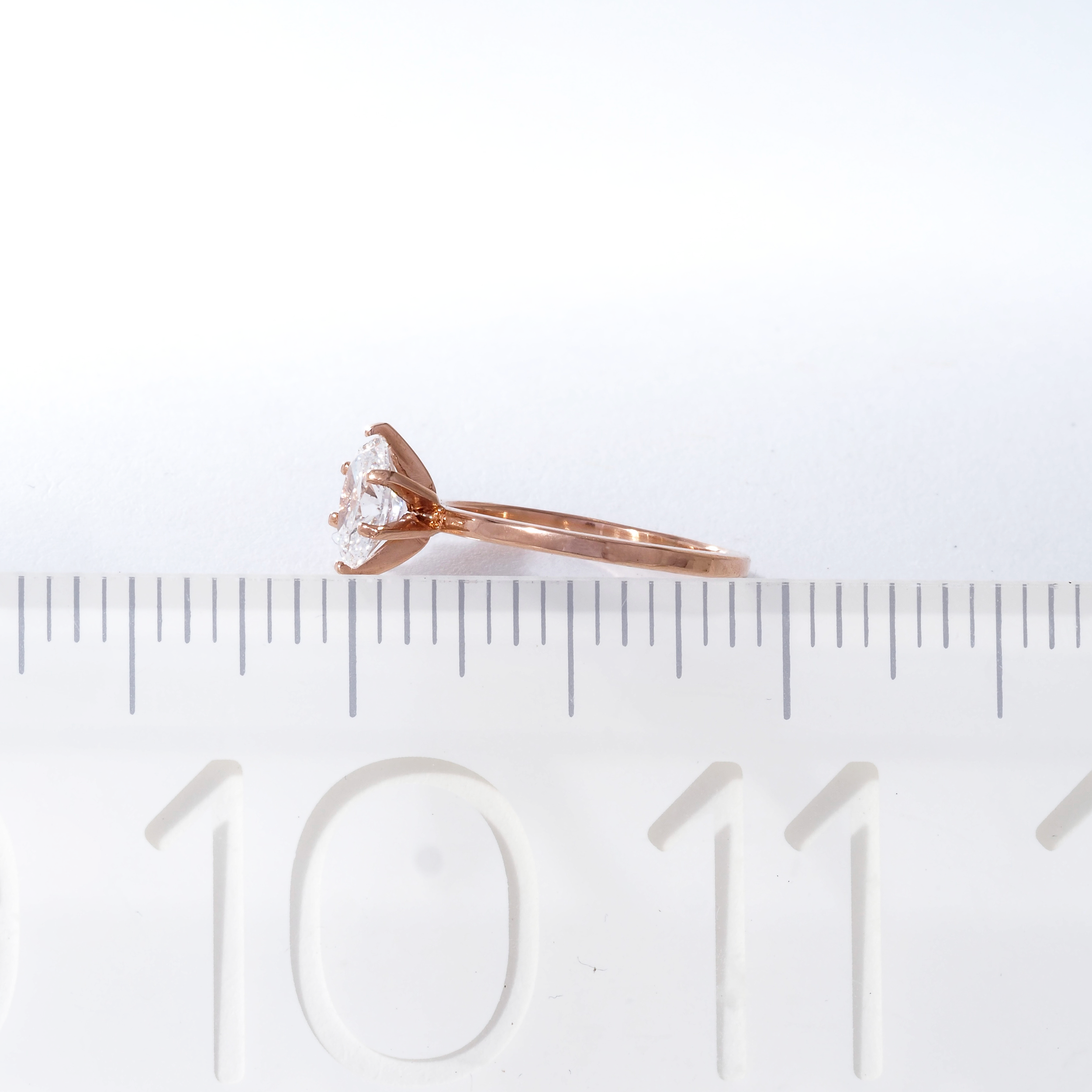 Pronged diamond ring measure 11.png