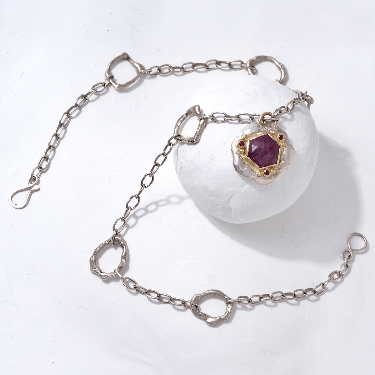 Mira pendant ball 11 wht.png