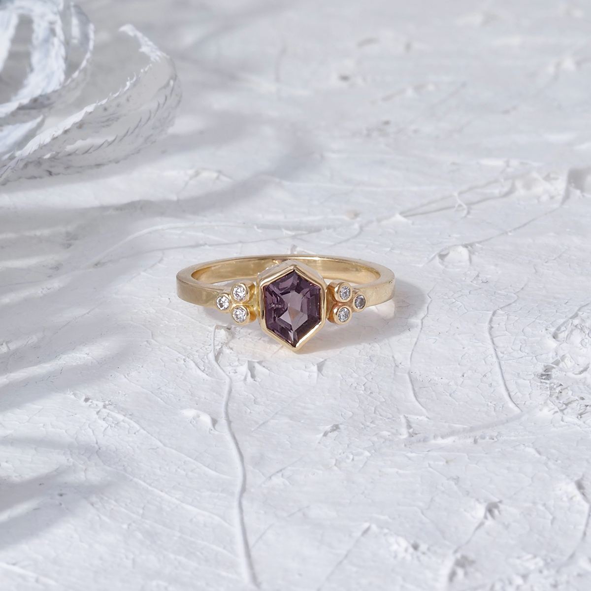 Mira hex leafy 11 wht.png