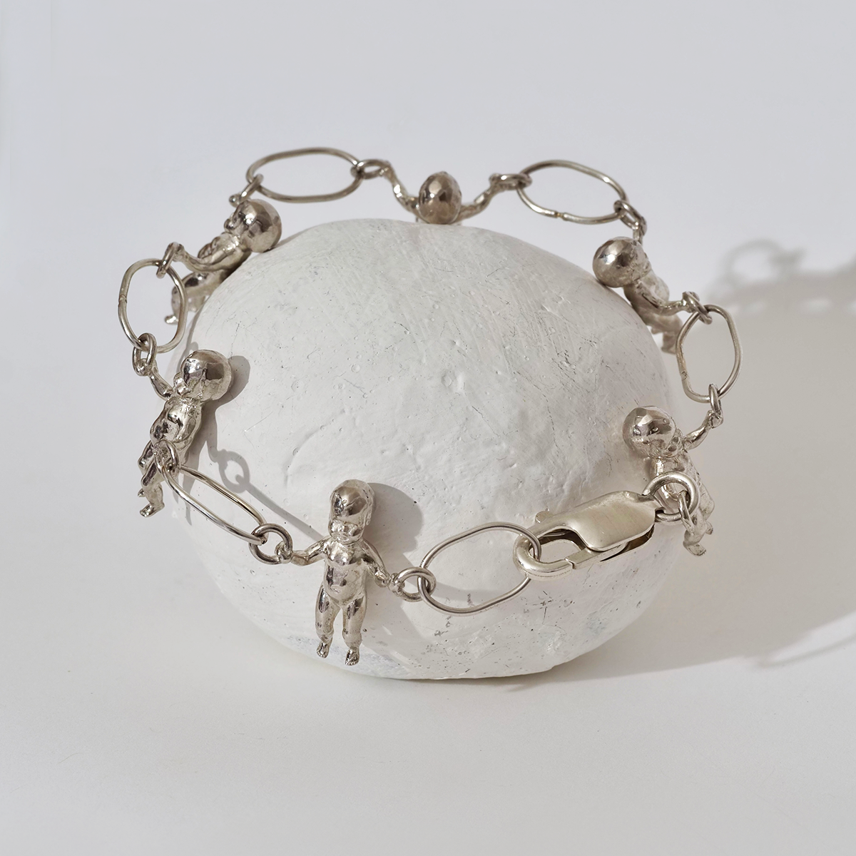 Babies bracelet onna ball 11 wht.png